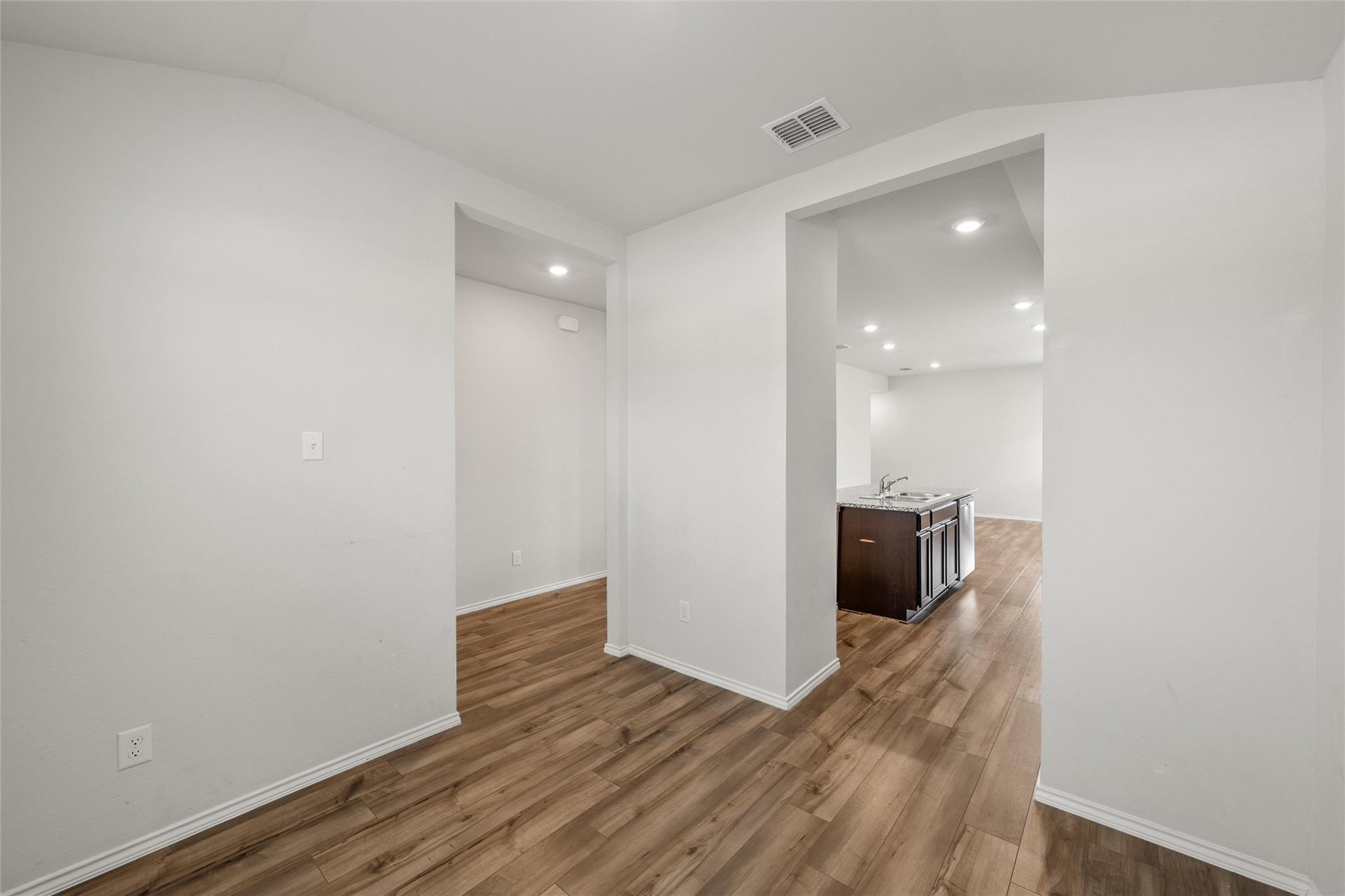 1049 Velvet CT — photo 4