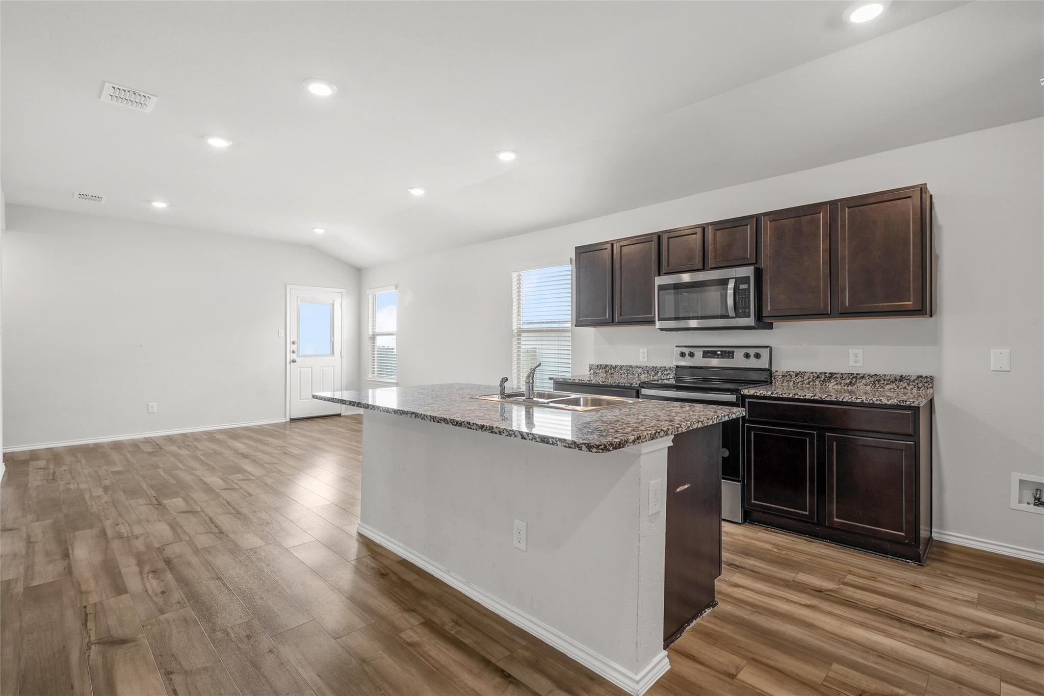 1049 Velvet CT — photo 5