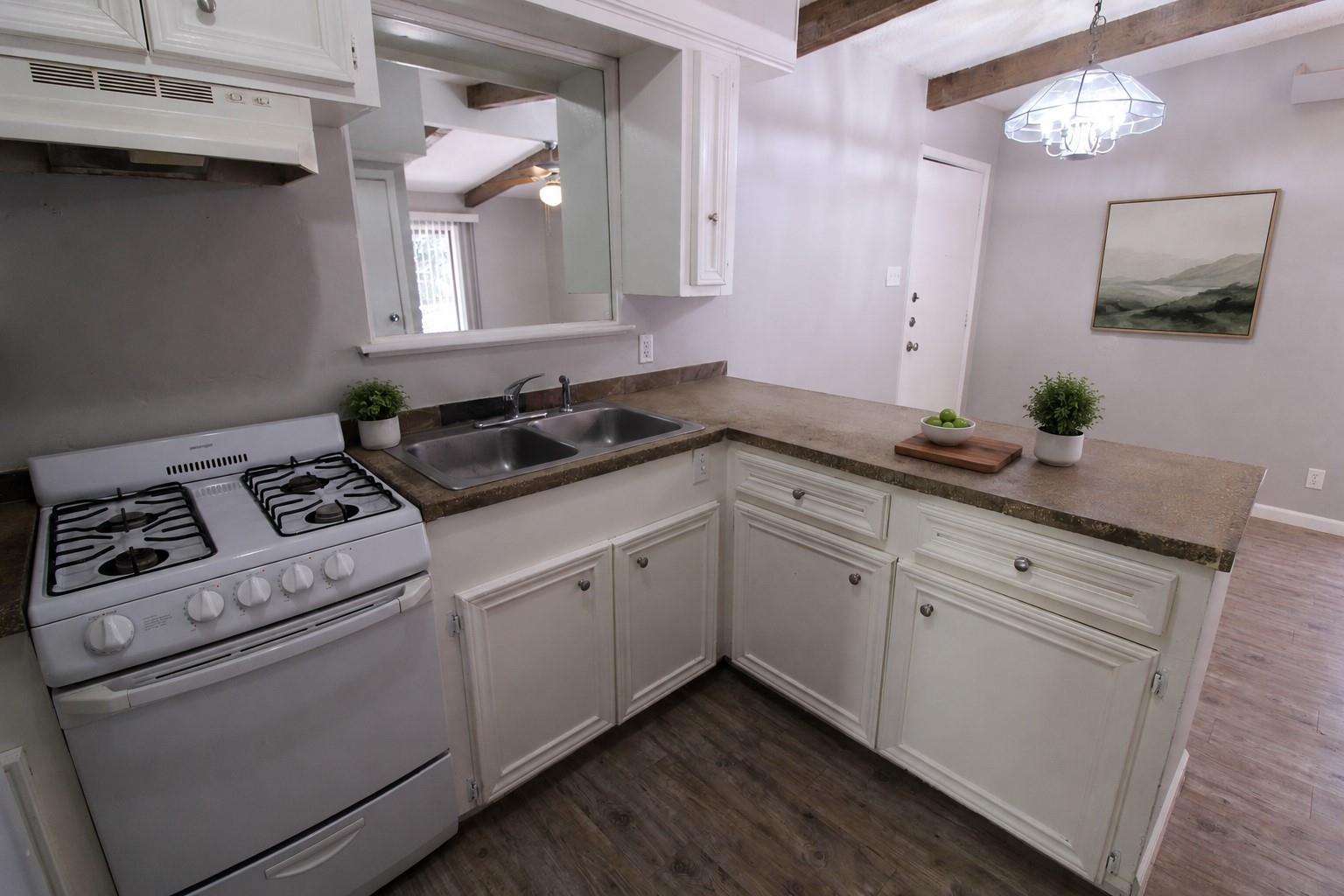 300 Franklin BLVD #104 — photo 3
