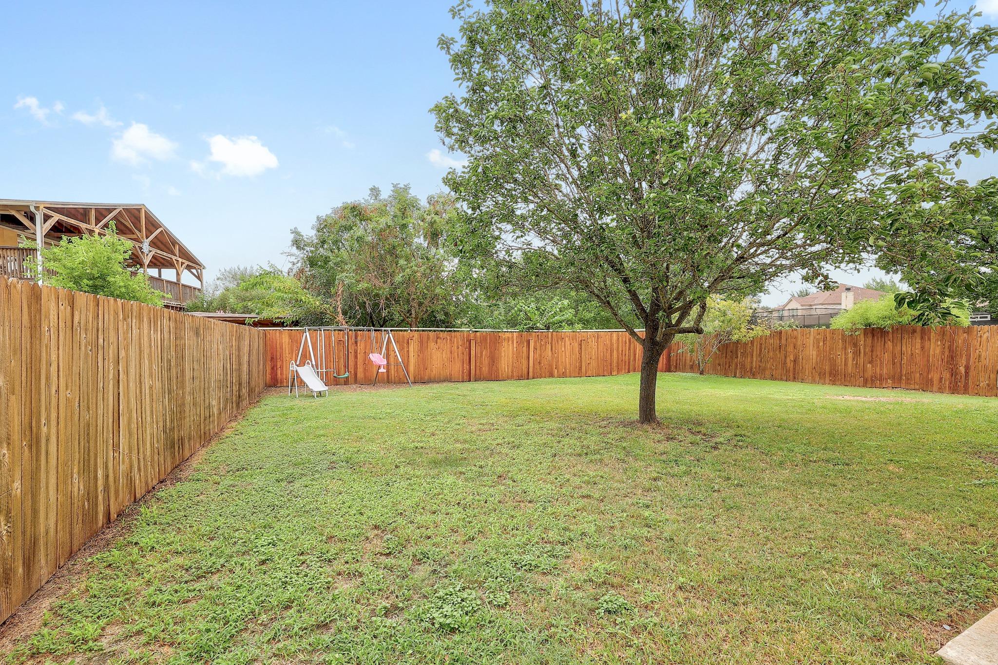 335 Mistletoe LN — photo 3