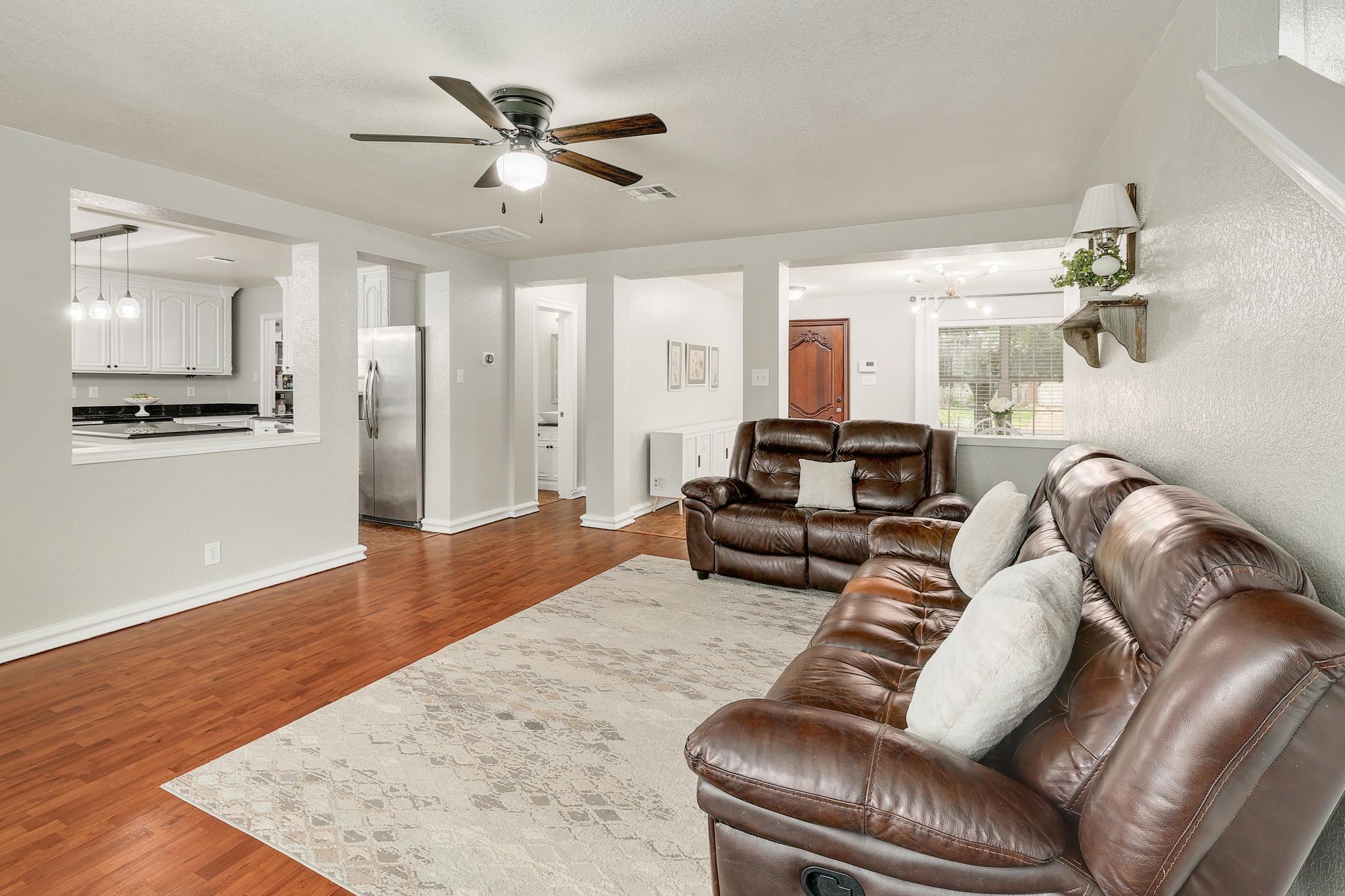 335 Mistletoe LN — photo 4
