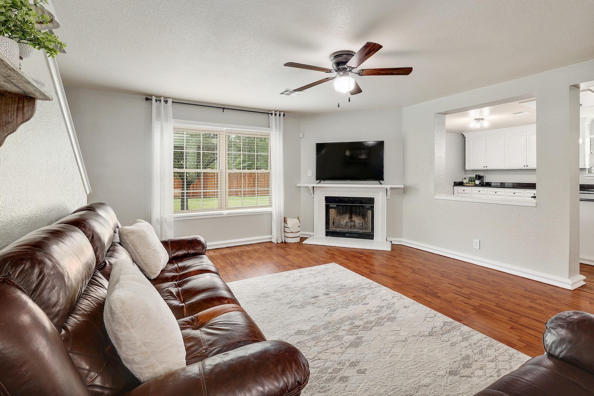 335 Mistletoe LN — photo 5