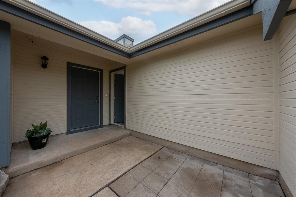 1702 Ireland DR — photo 4