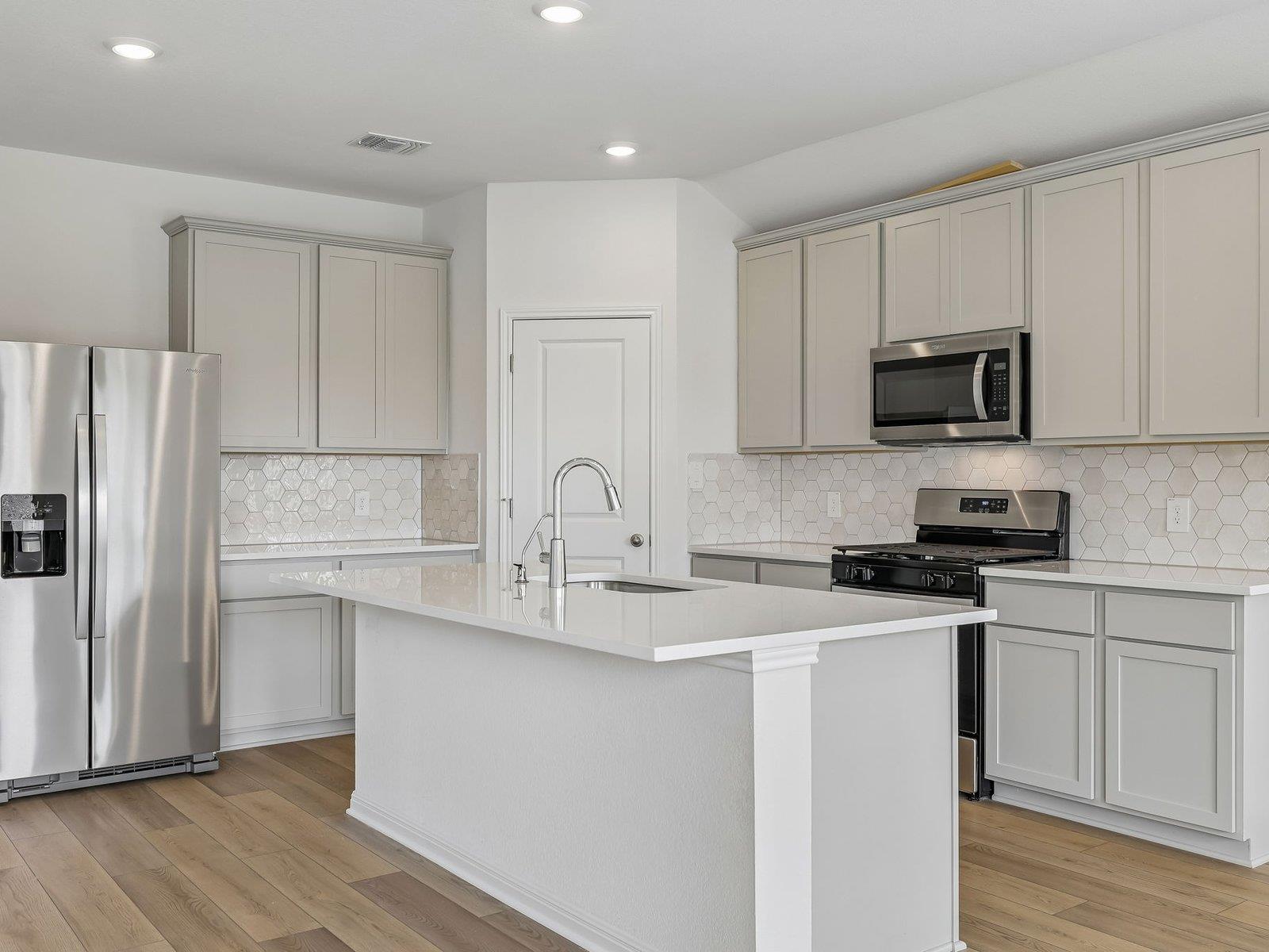 133 Leland Ave — photo 4
