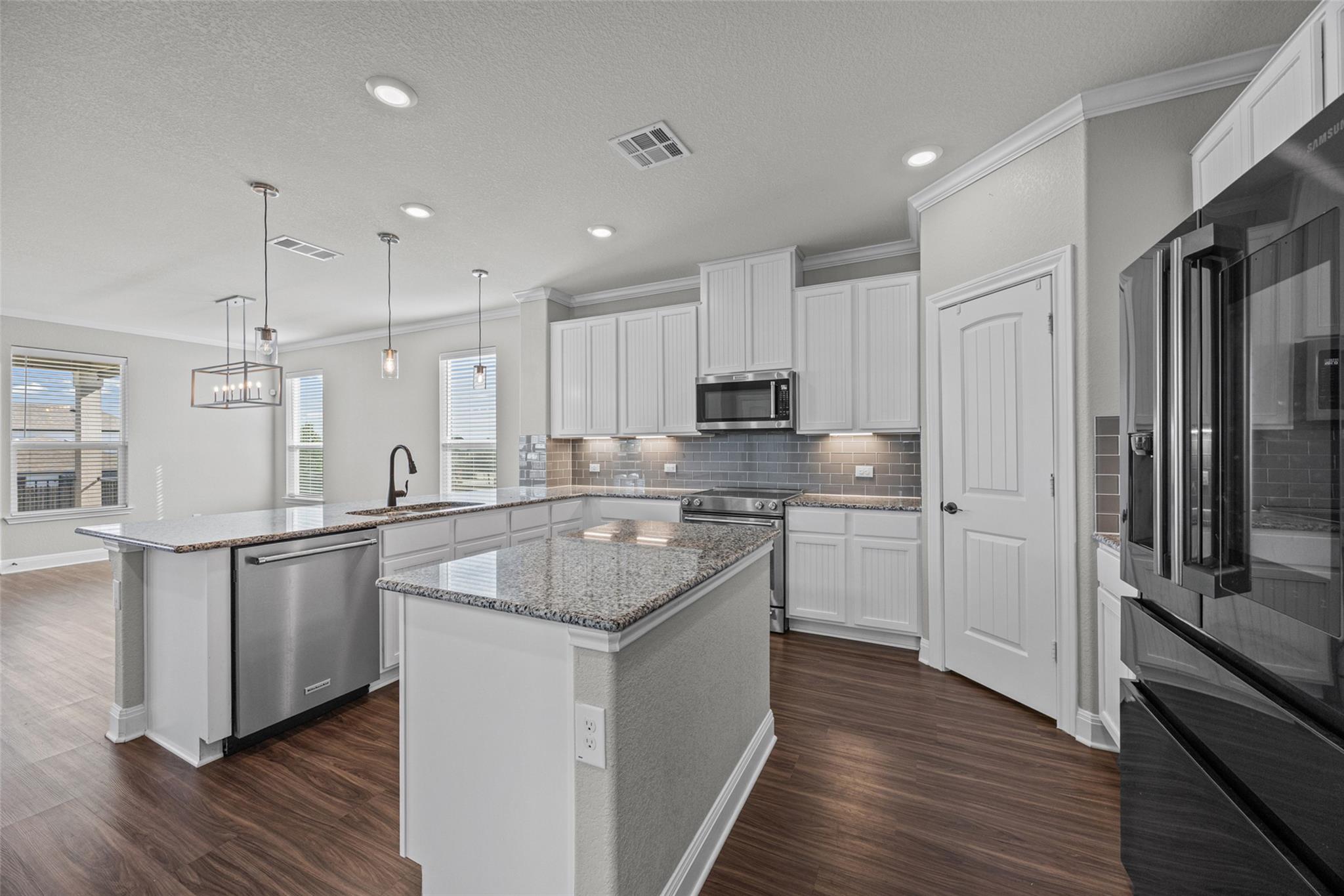 400 Conchillos DR — photo 3