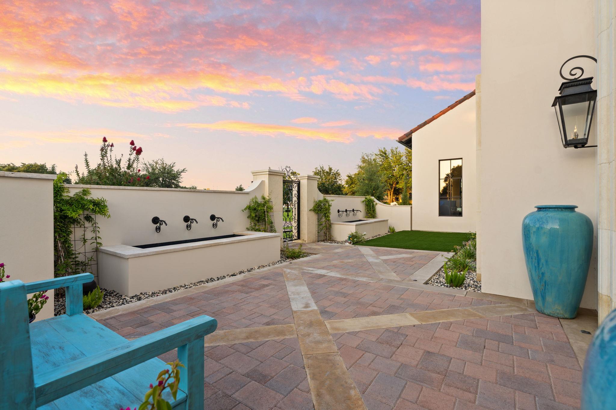 125 Plaza Escondido — photo 4