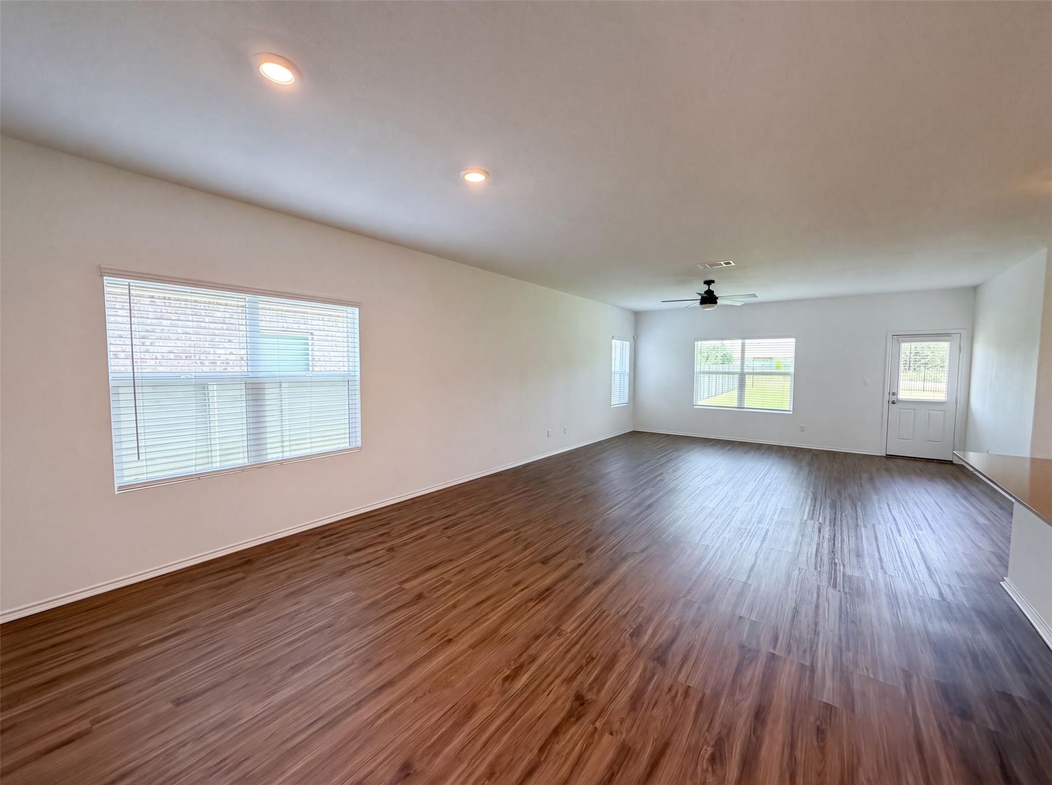 424 Wolf Springs RD — photo 3