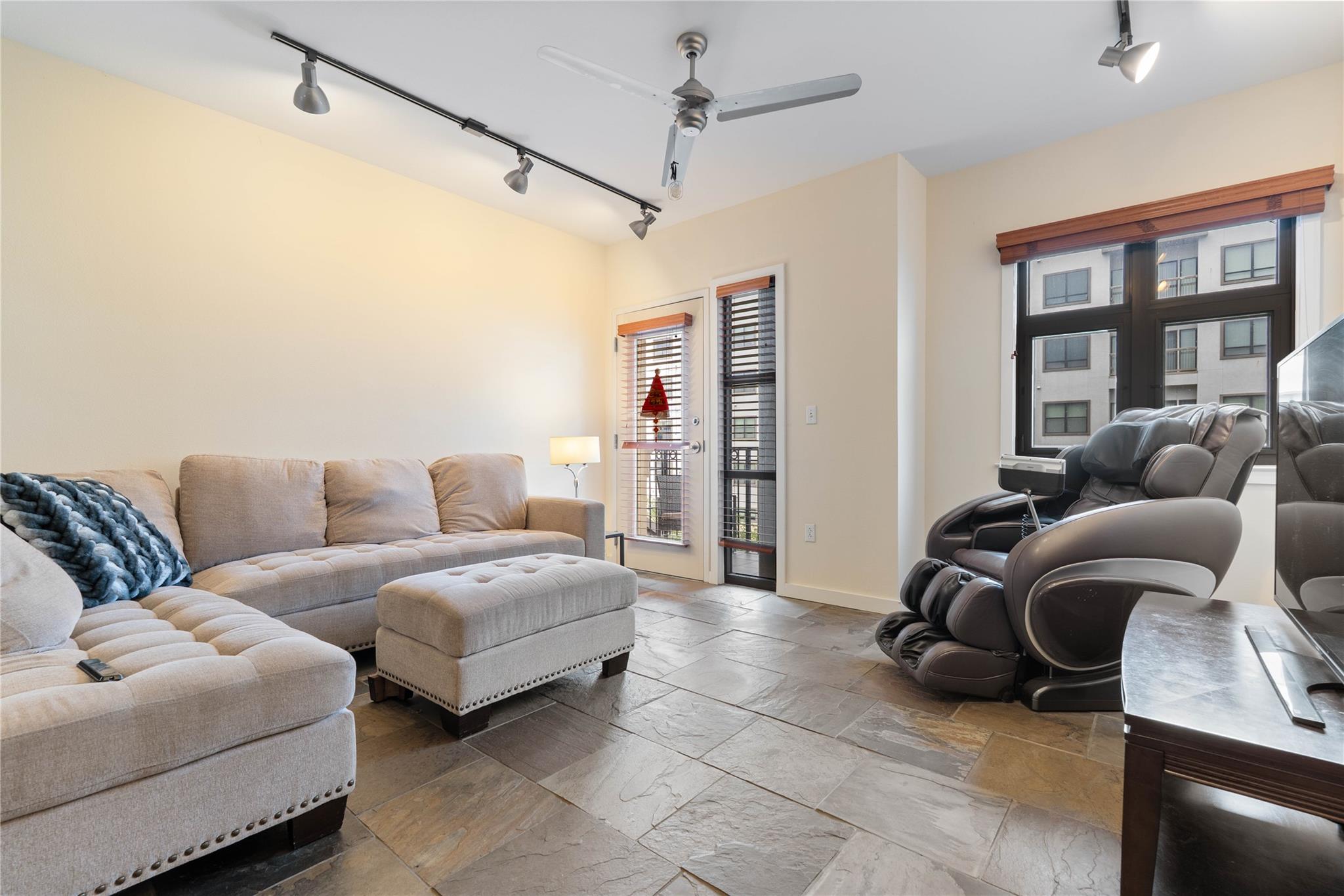 1812 West Ave #408 — photo 3