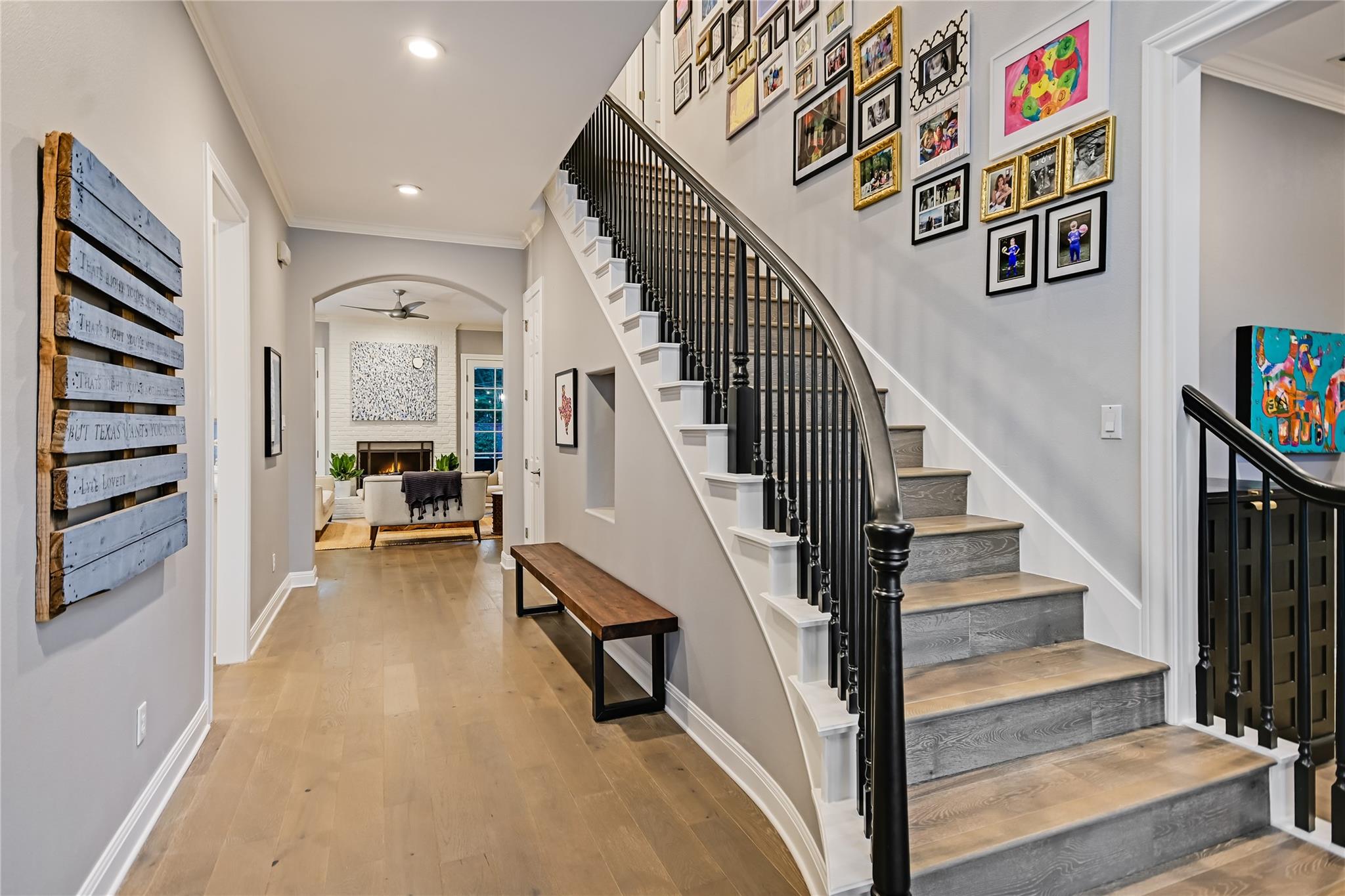1208 Grosvener CT — photo 3