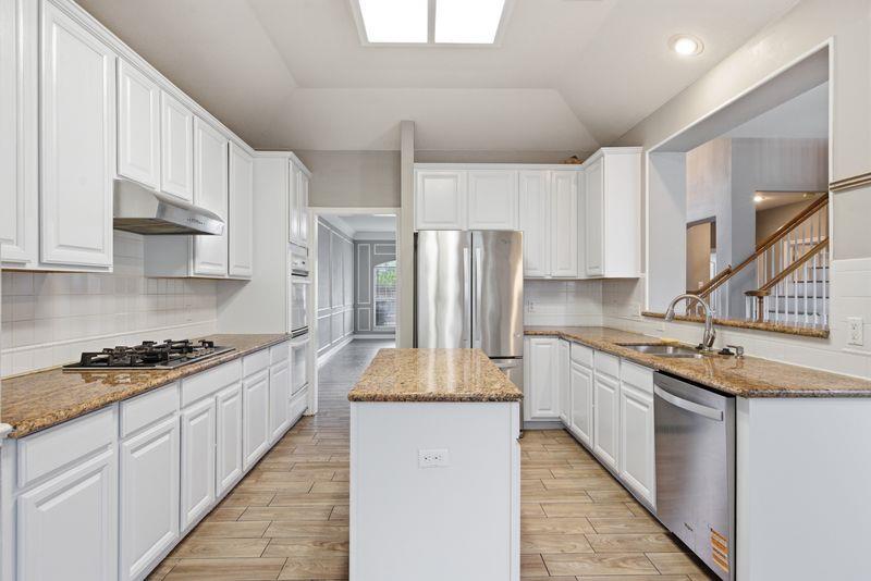 10008 Lachlan DR — photo 3