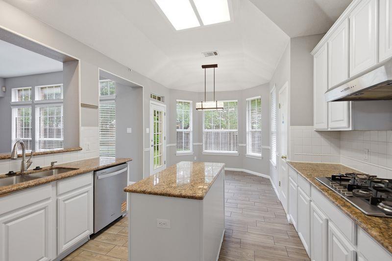 10008 Lachlan DR — photo 4