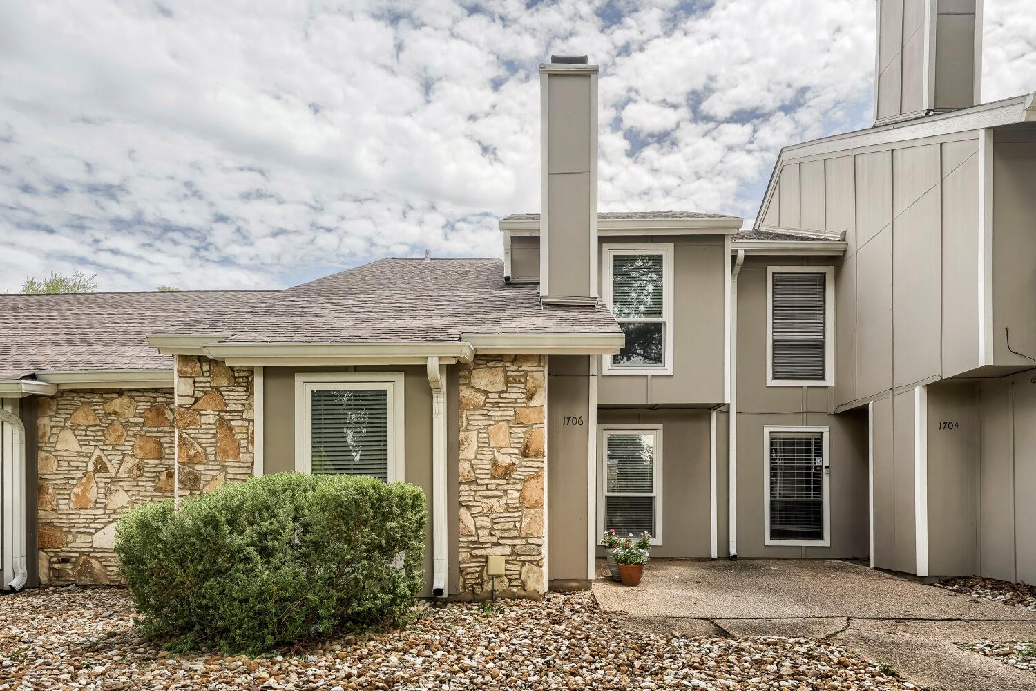 1706 Timberwood DR — photo 3
