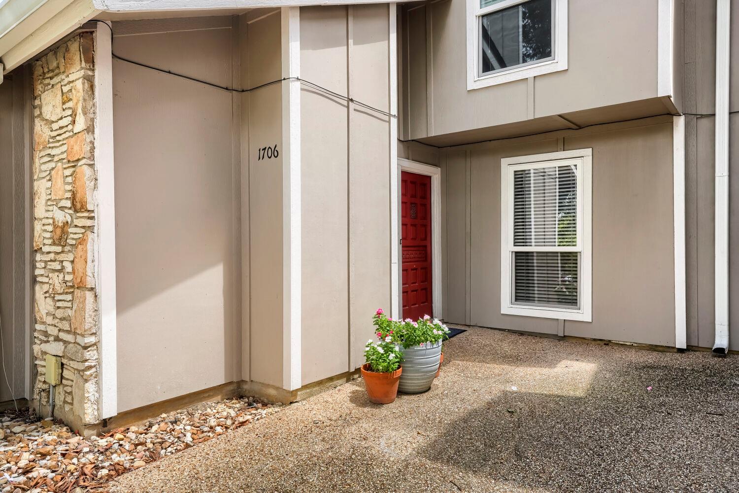 1706 Timberwood DR — photo 4