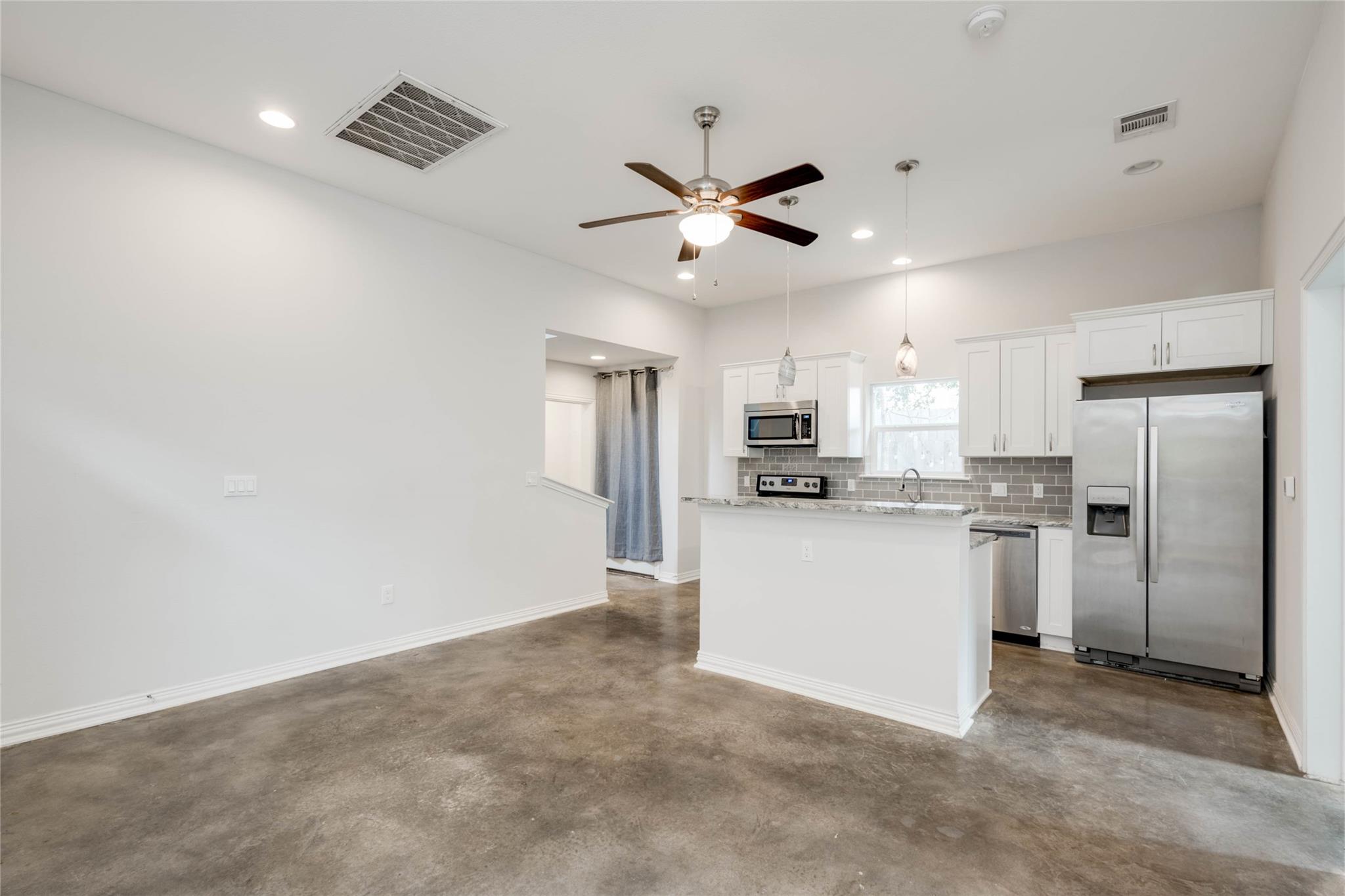 811 Gunter ST #B — photo 3