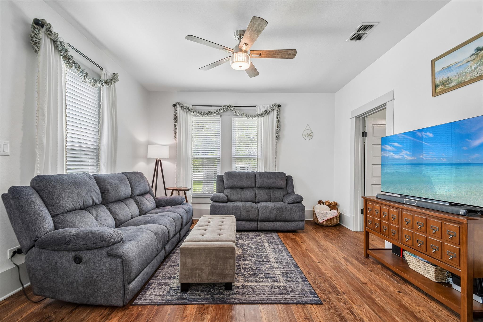 406 Live Oak ST — photo 5