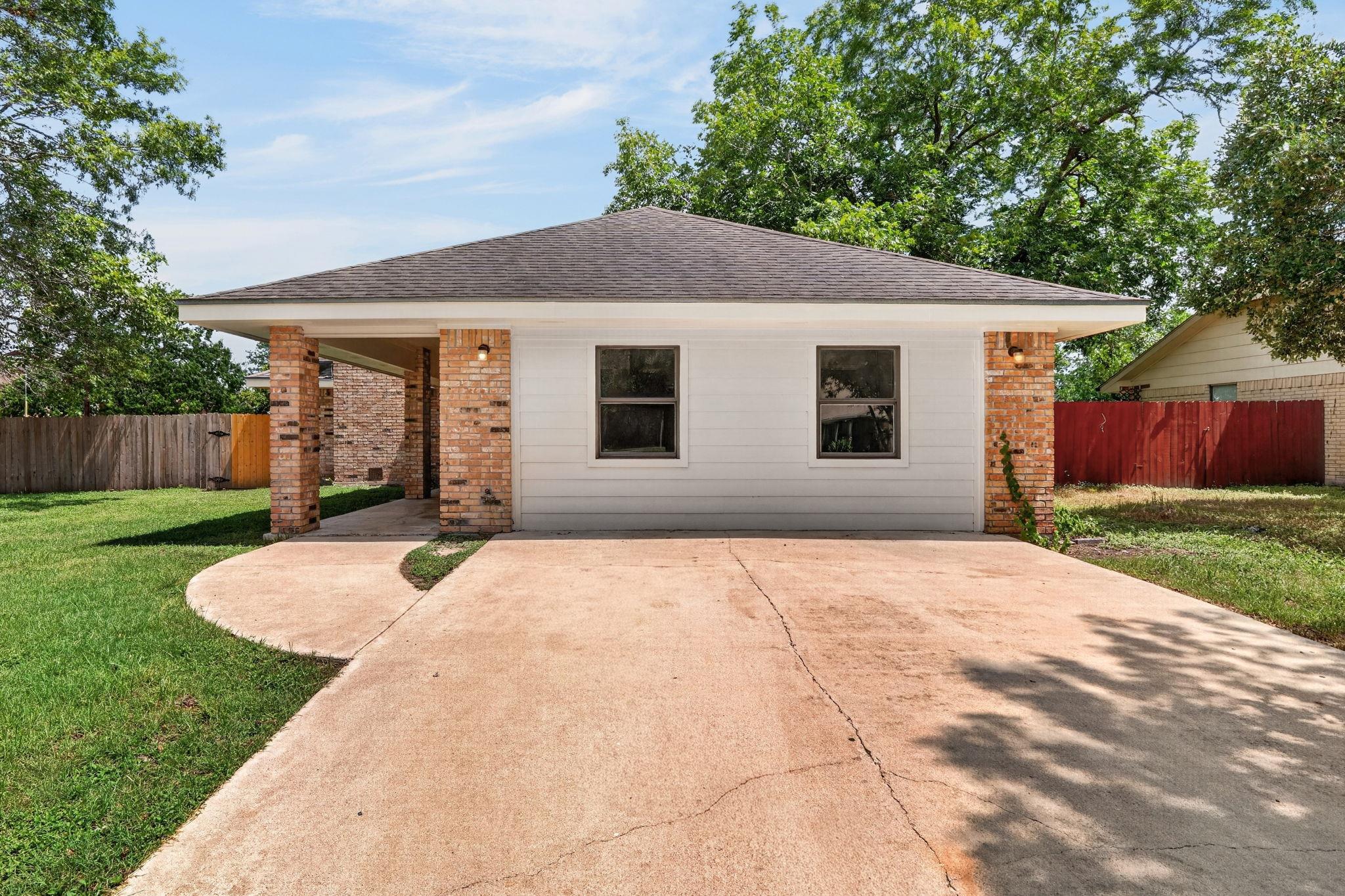833 Ross CIR — photo 3