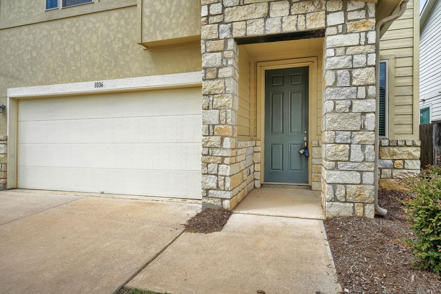 8106 Dampton LN — photo 4