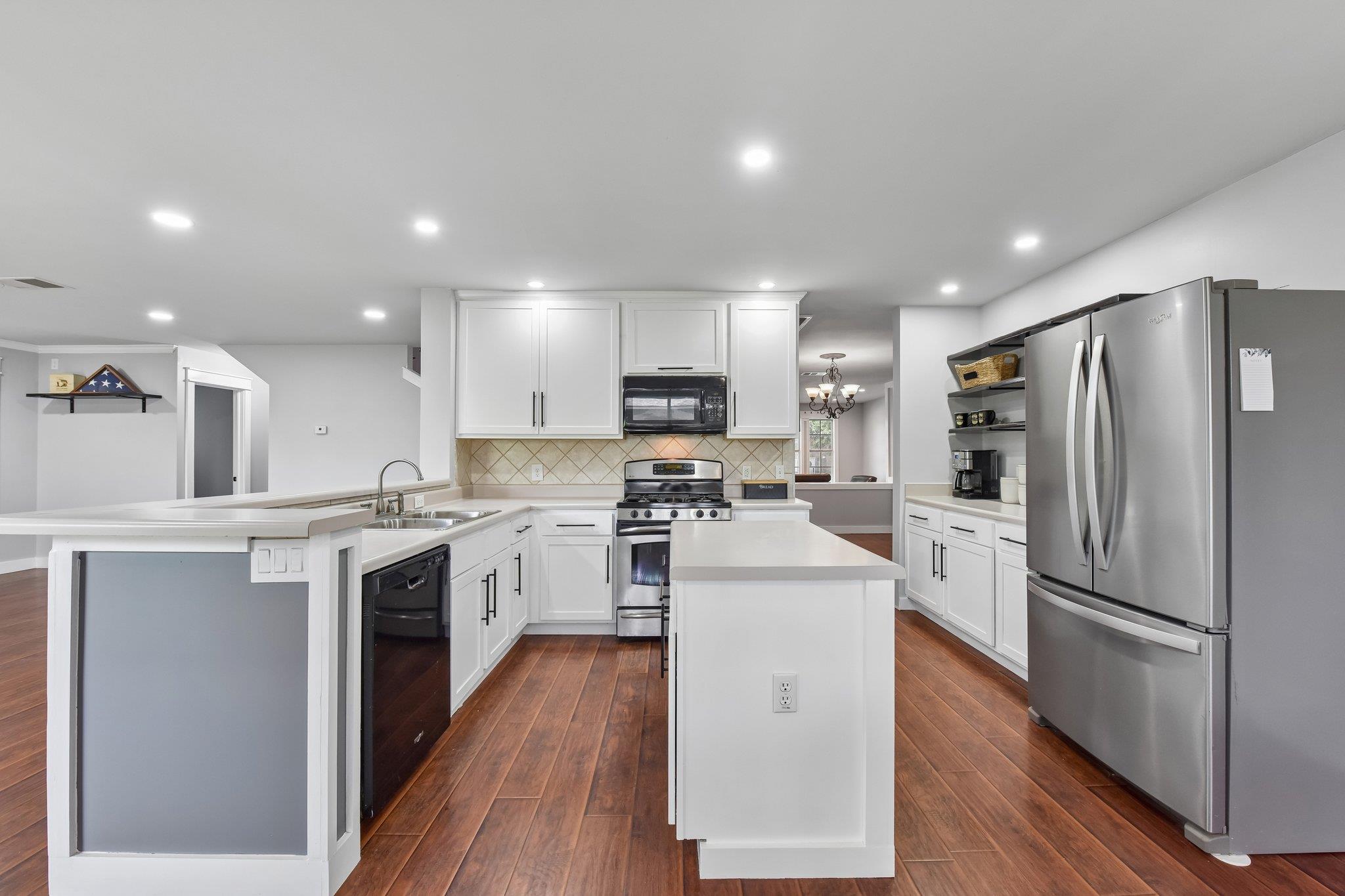 3821 Tailfeather DR — photo 3