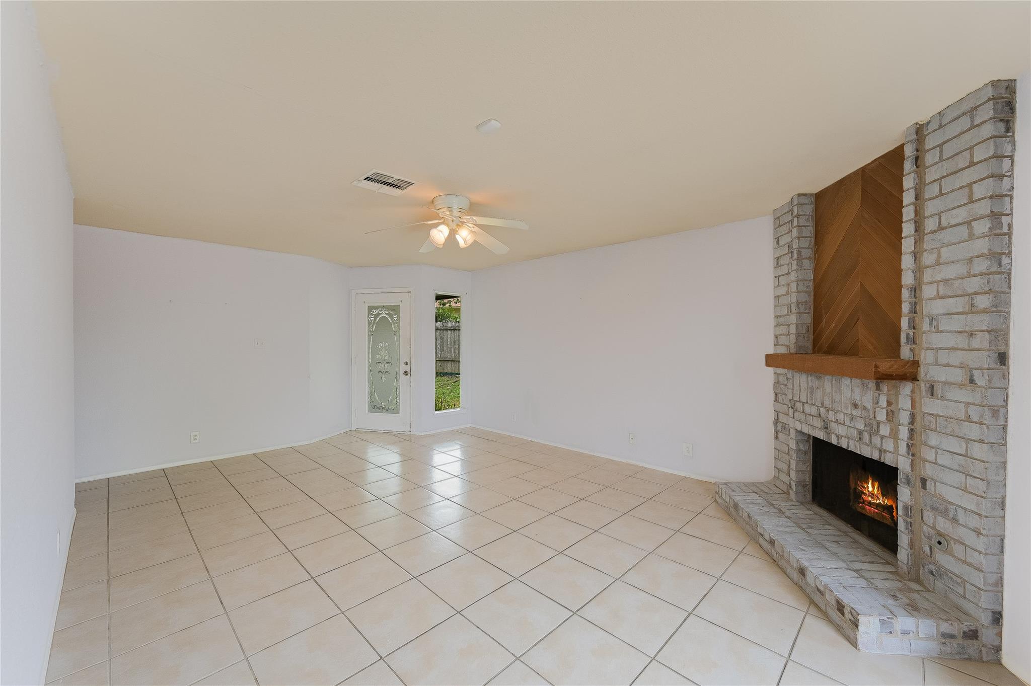 2605 Stassney LN #B — photo 3