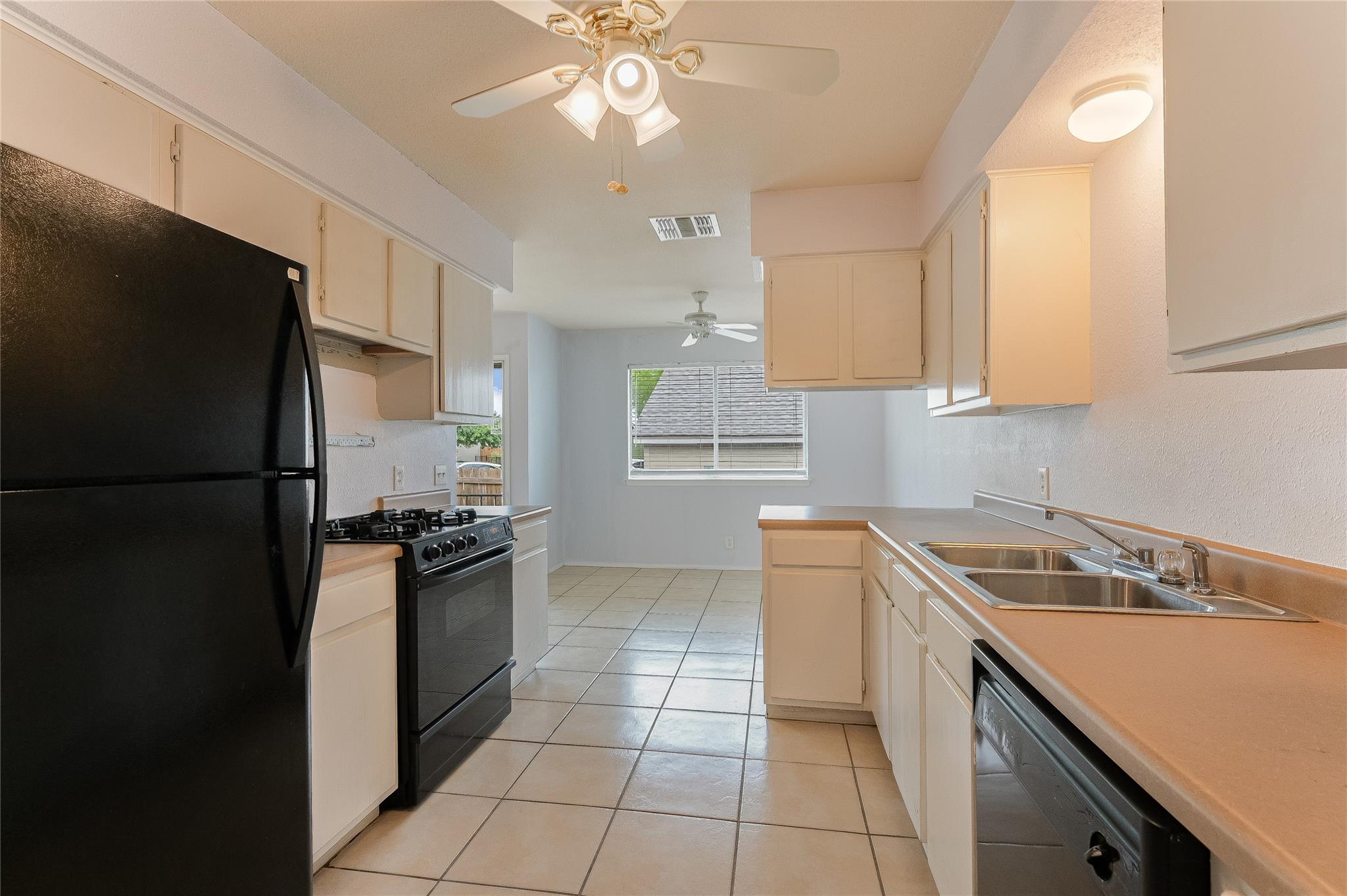 2605 Stassney LN #B — photo 4
