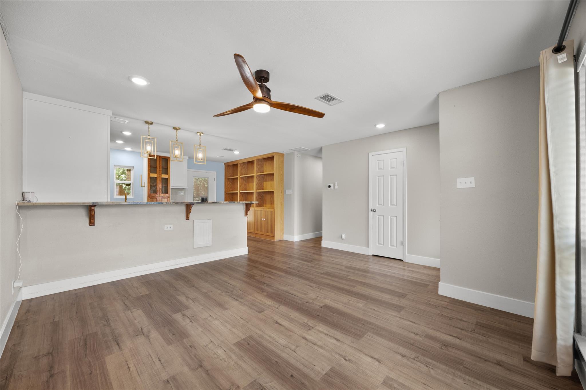5206 Emerald Forest DR — photo 4