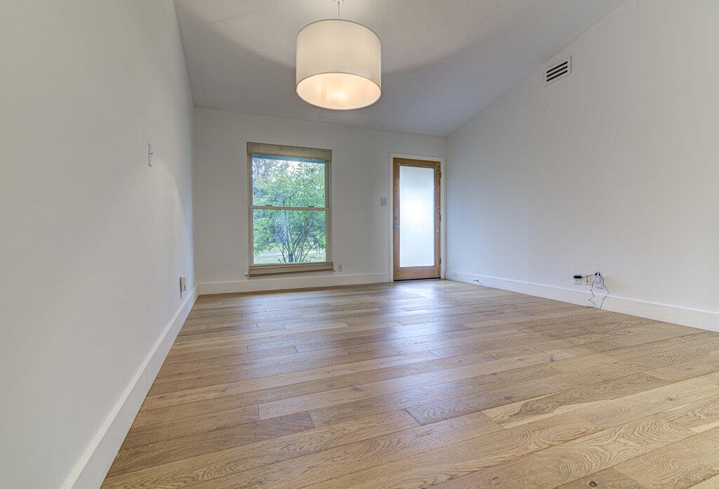 2704 Nottingham LN — photo 3