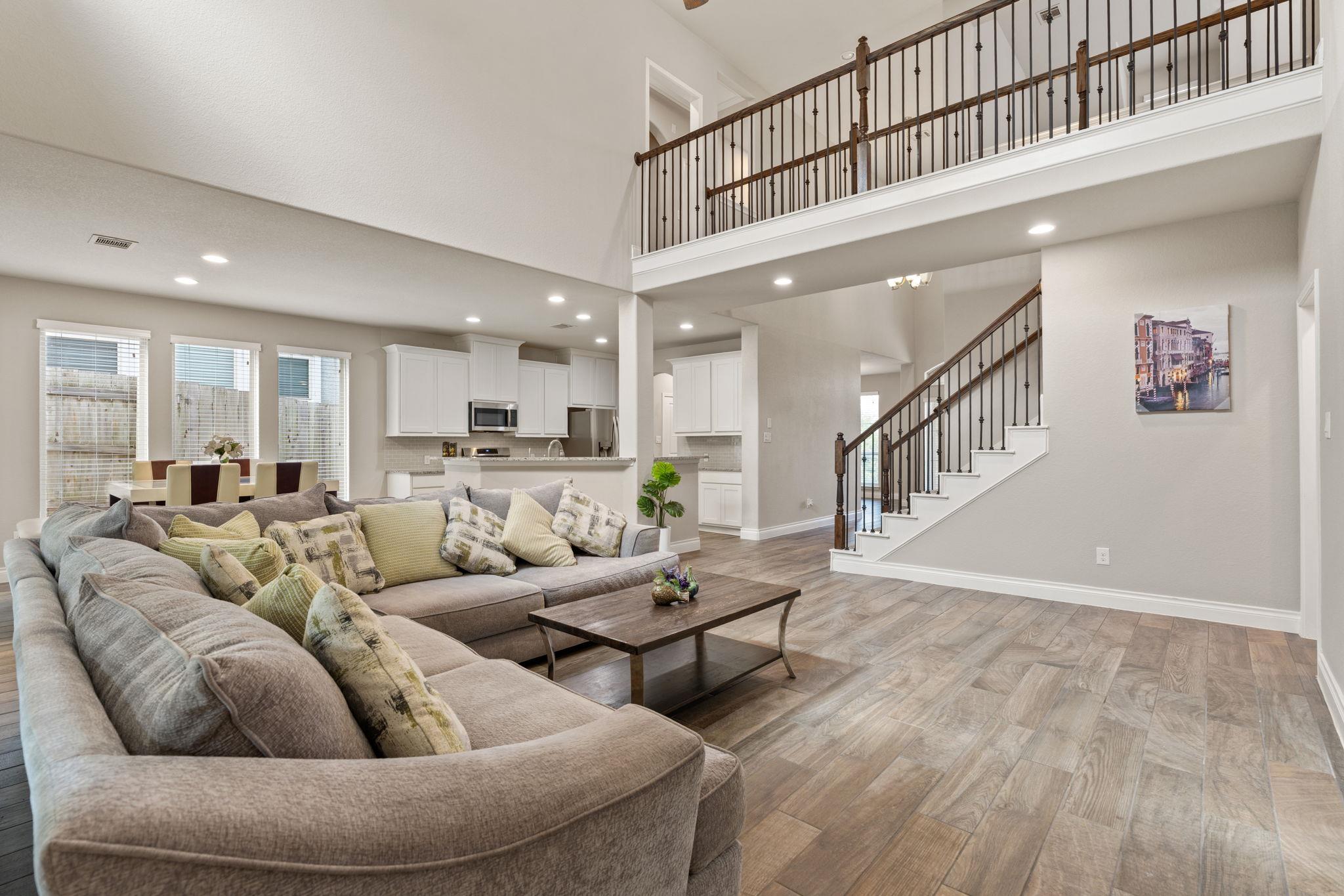 180 Santa Maria ST — photo 3