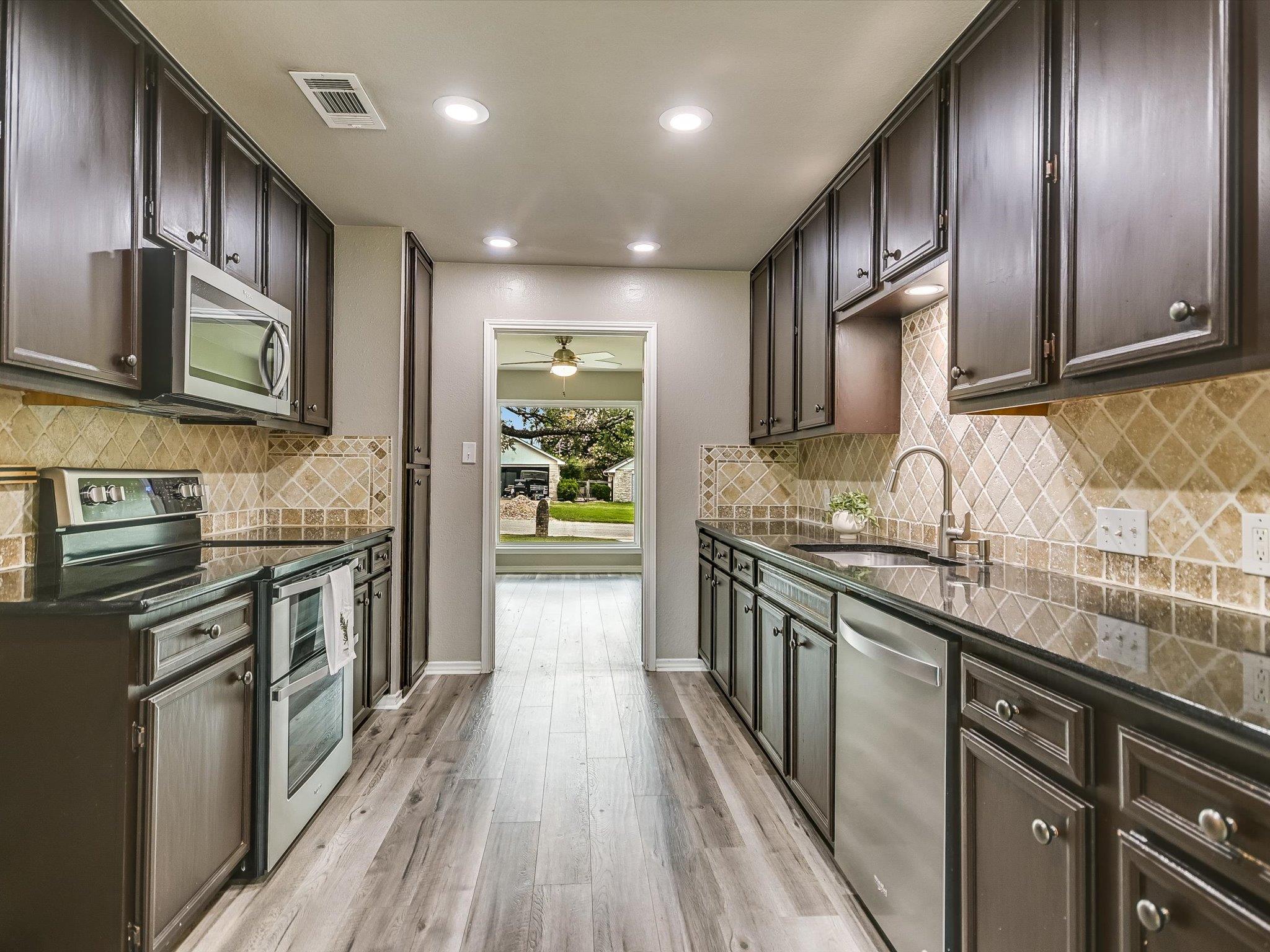 1433 Windcrest DR — photo 3