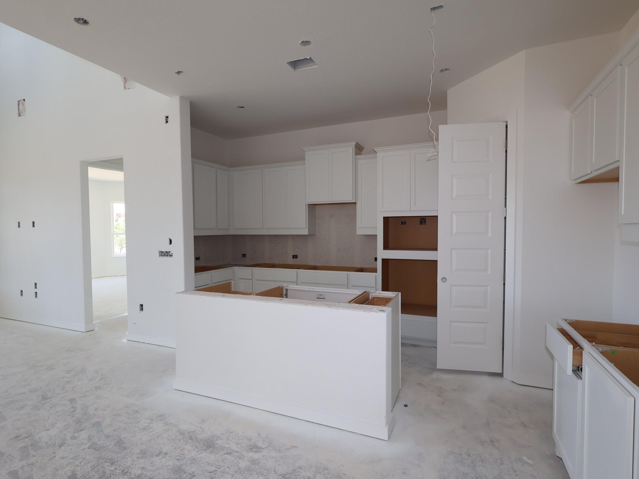 832 Corvallis DR — photo 3