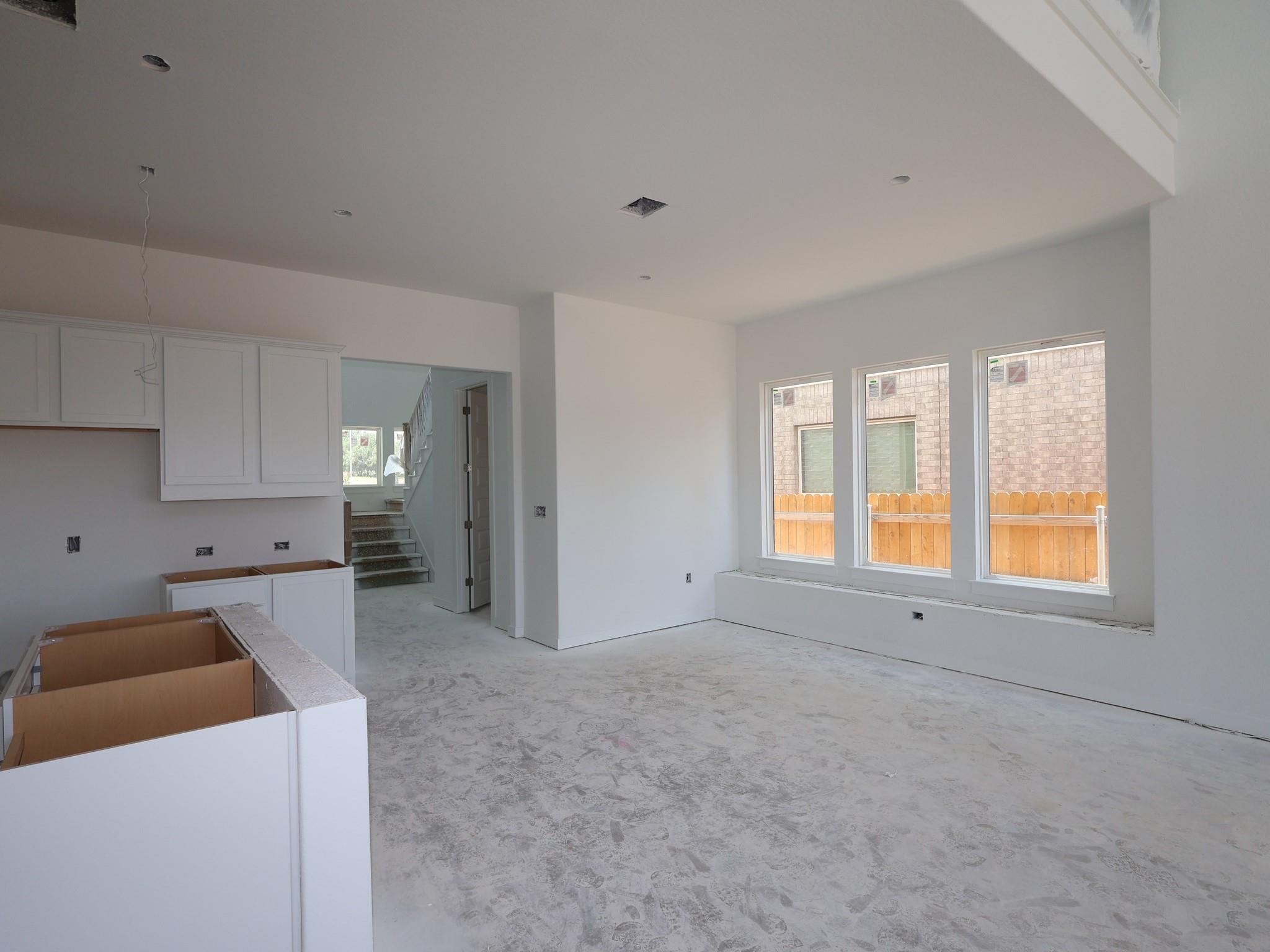 832 Corvallis DR — photo 4