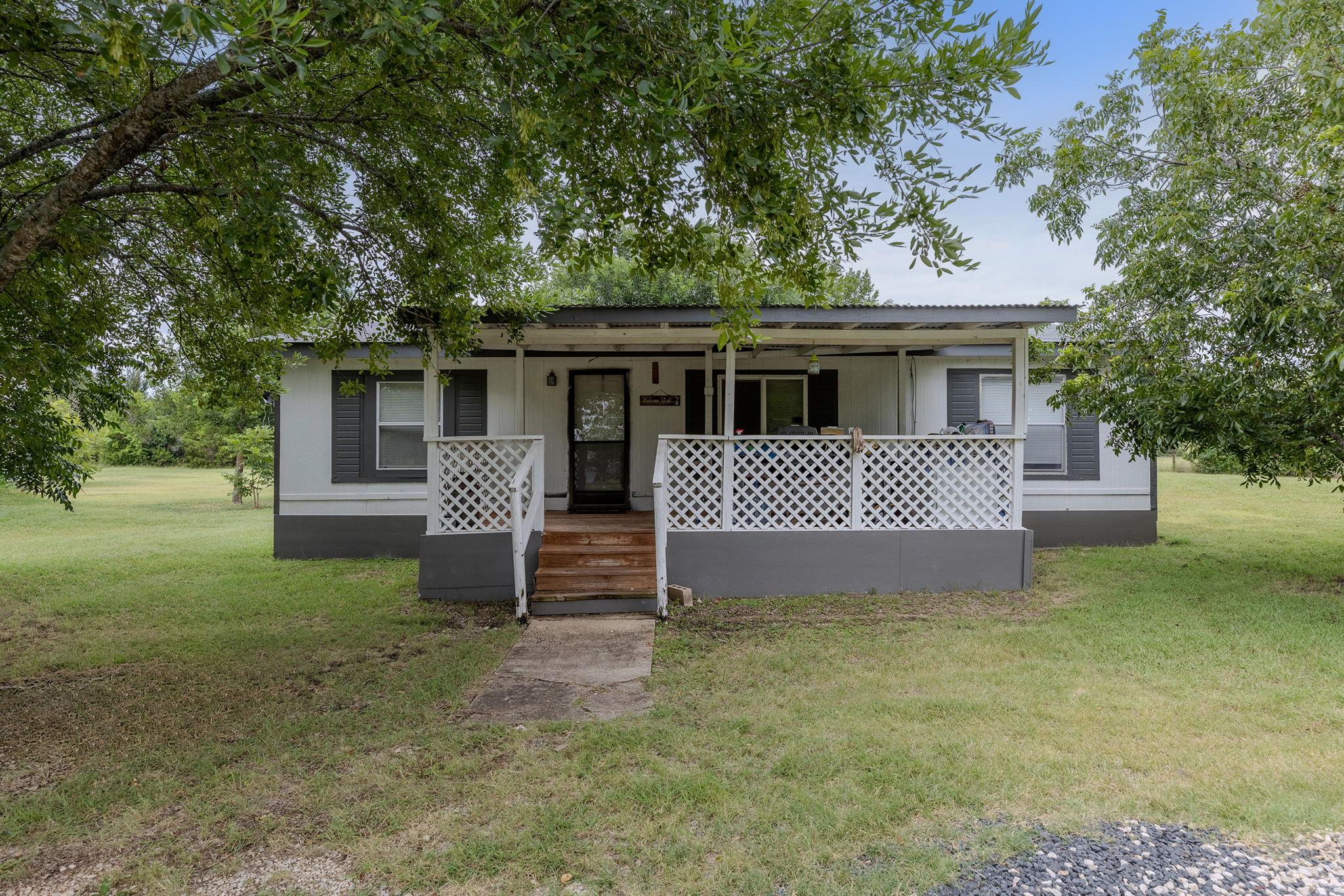 706 Phillip LN — photo 3
