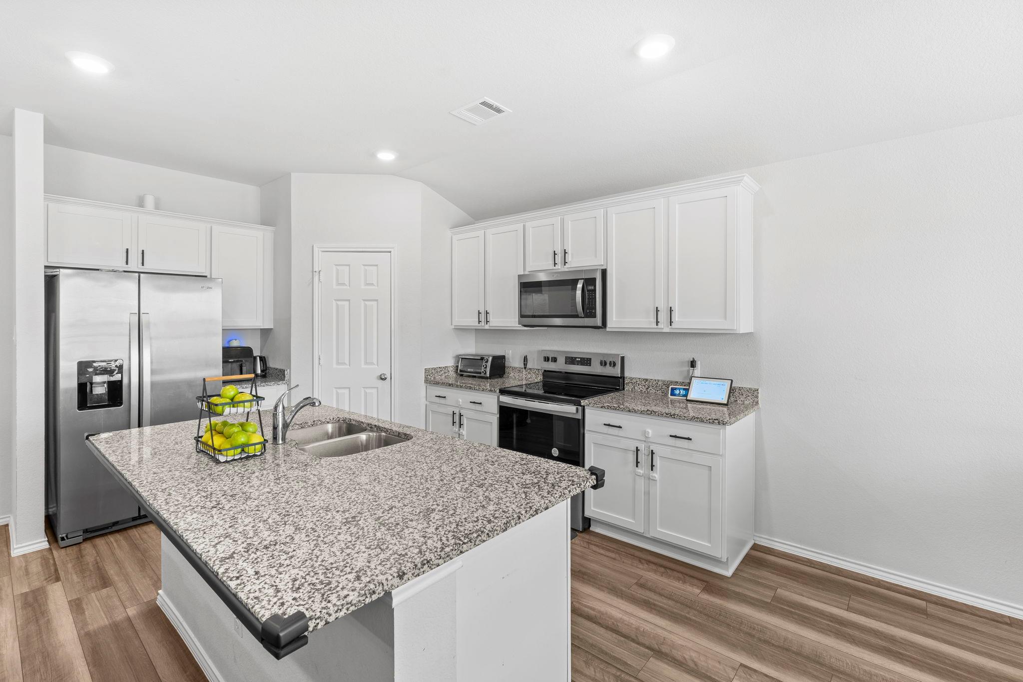 165 Hugh DR — photo 3
