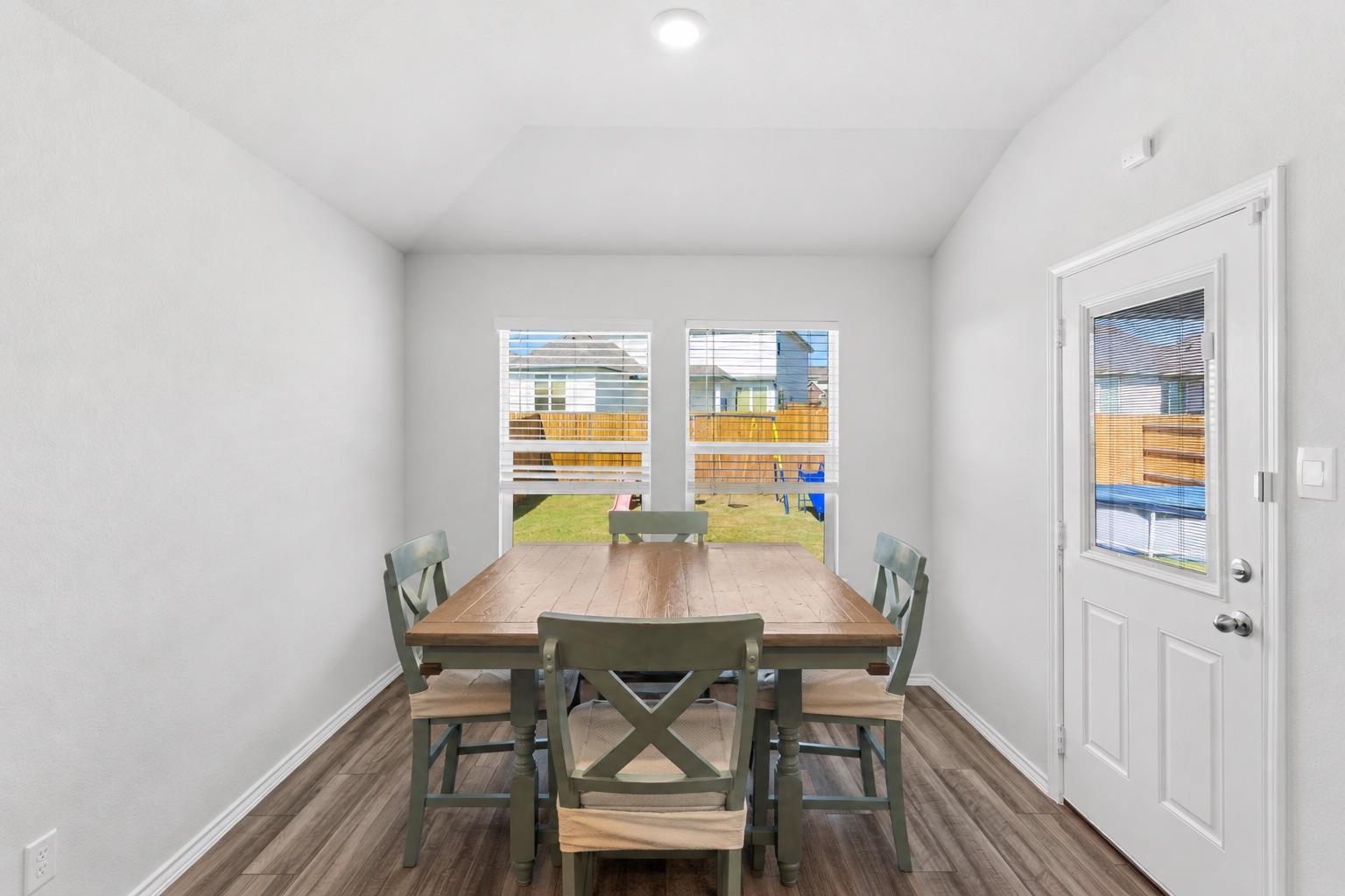 165 Hugh DR — photo 4