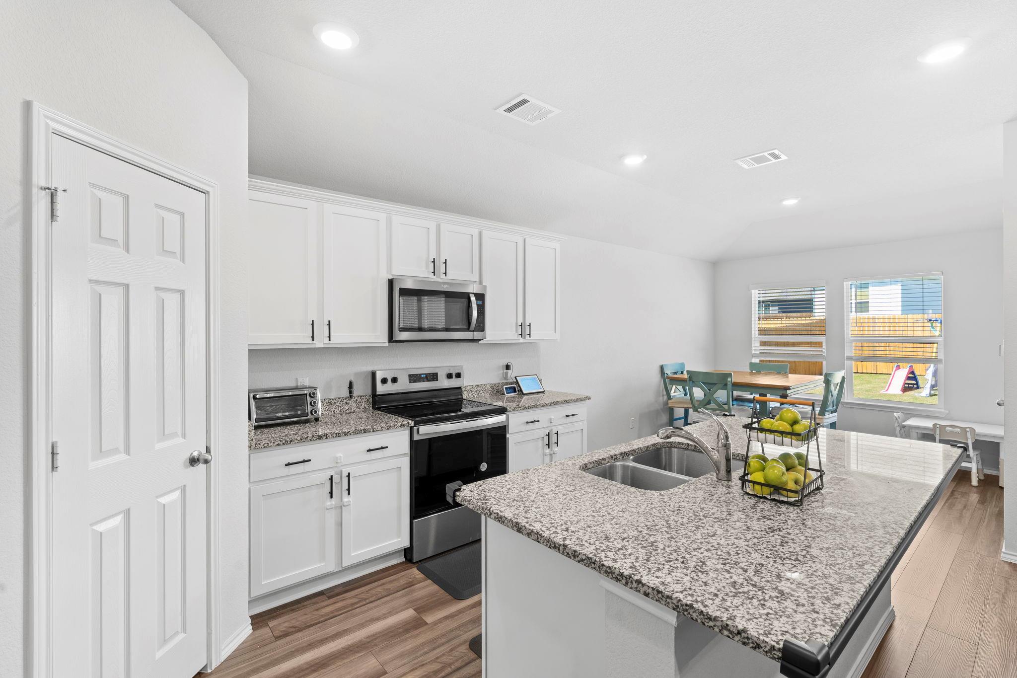 165 Hugh DR — photo 5