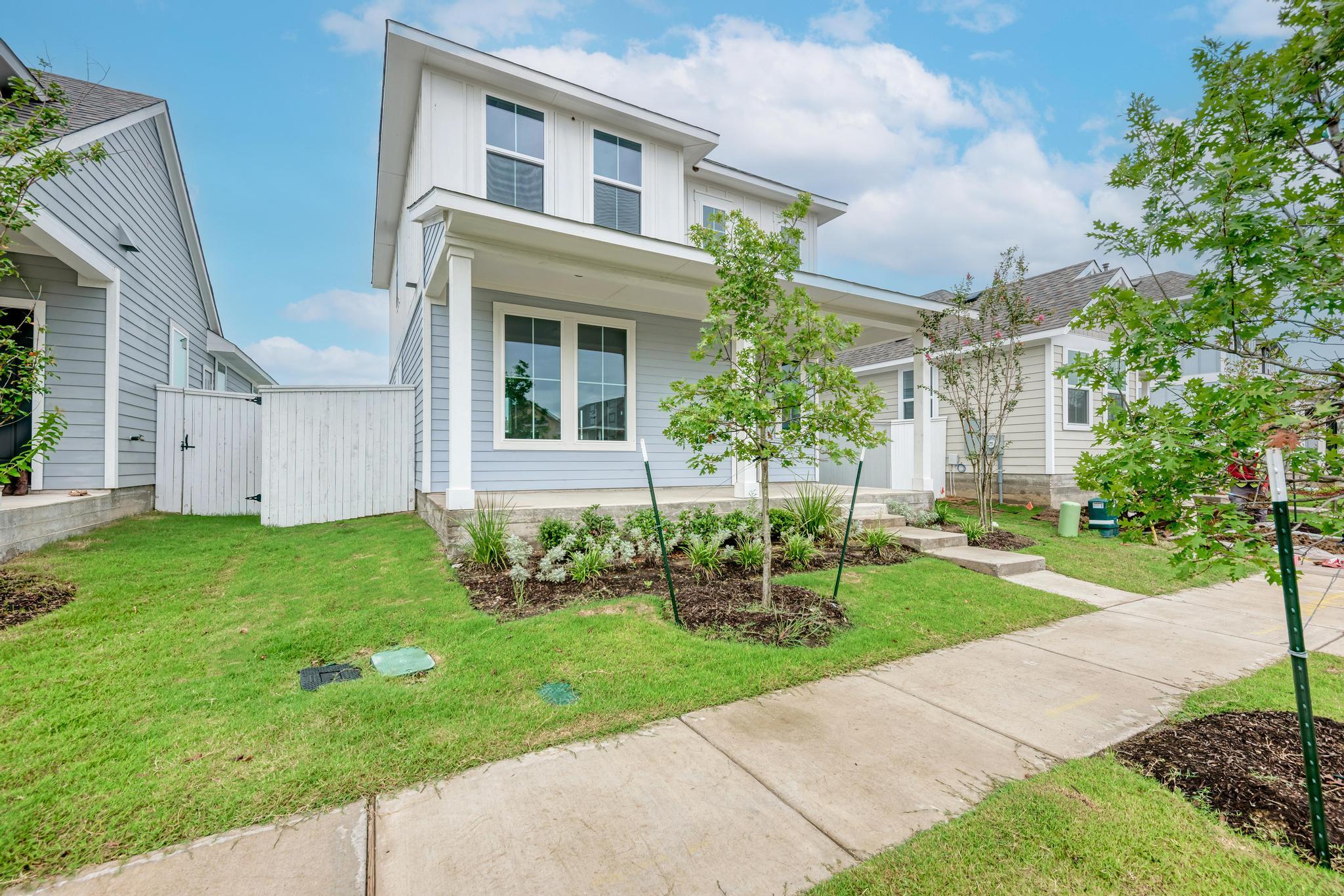 158 Daylily DR — photo 3