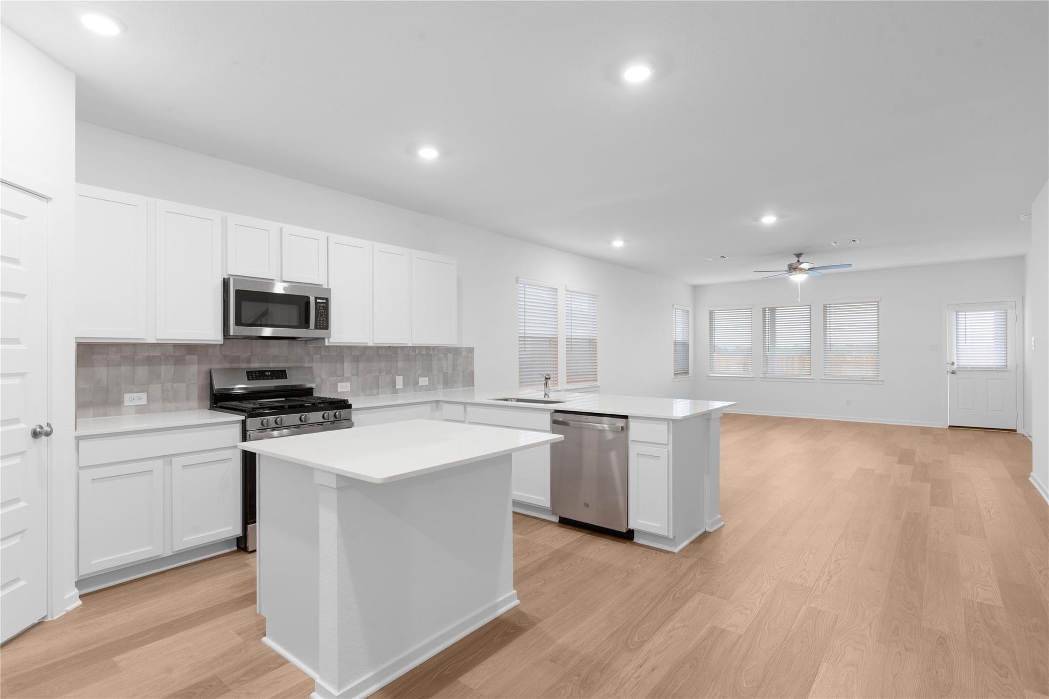 25521 Flora Bella LN — photo 4