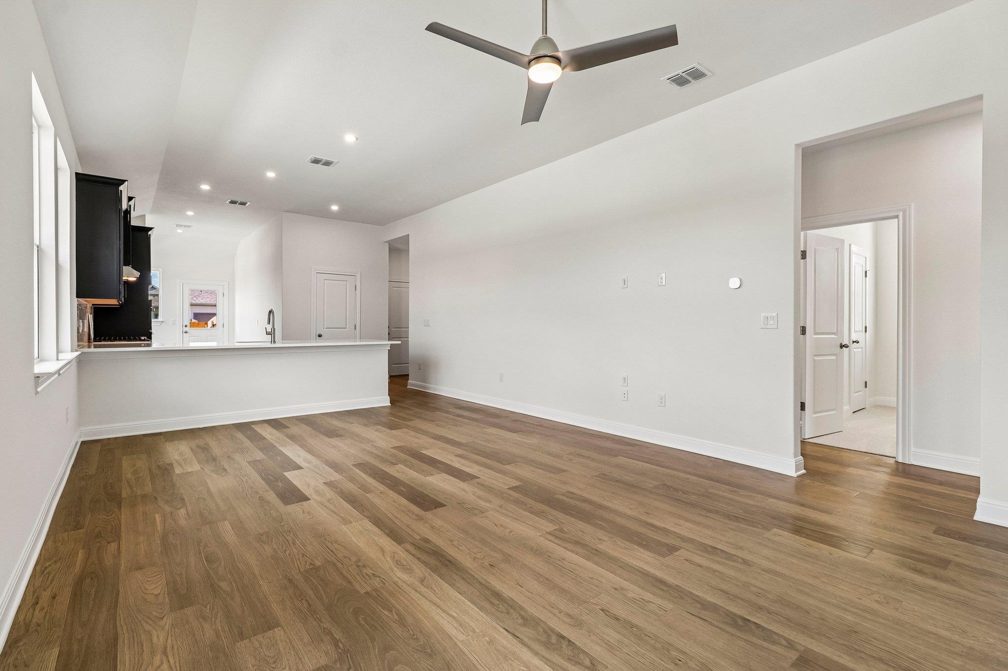 191 Glocken LN — photo 4