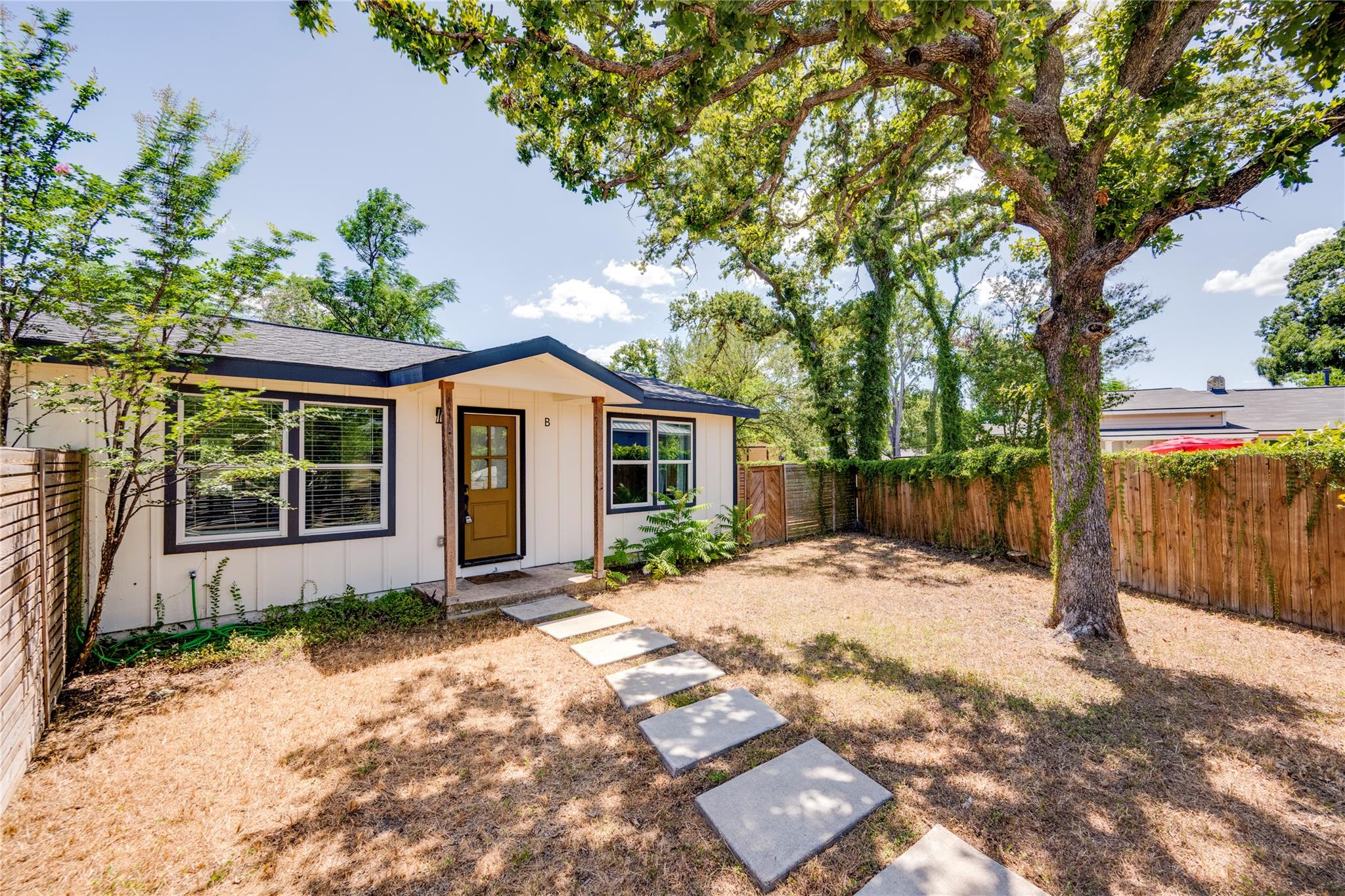 1400 Marcus PL #B — photo 3