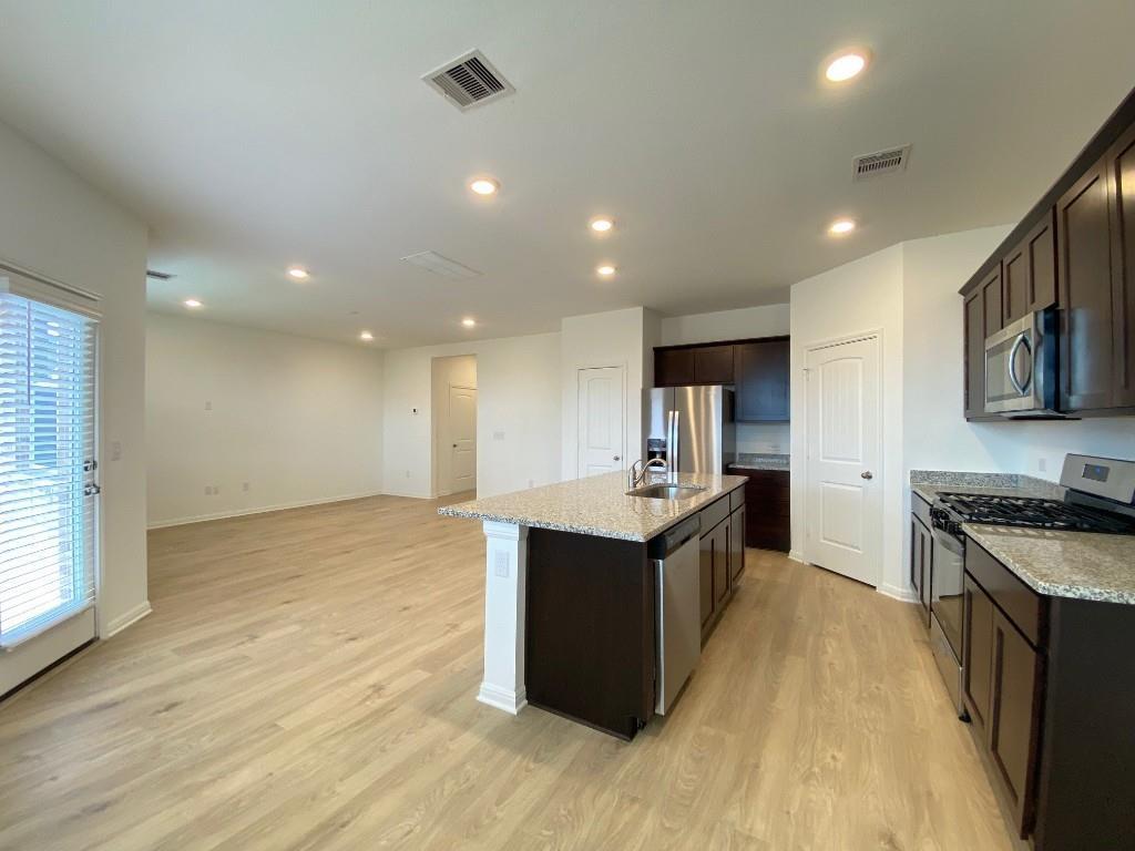 100 Calla LN — photo 3