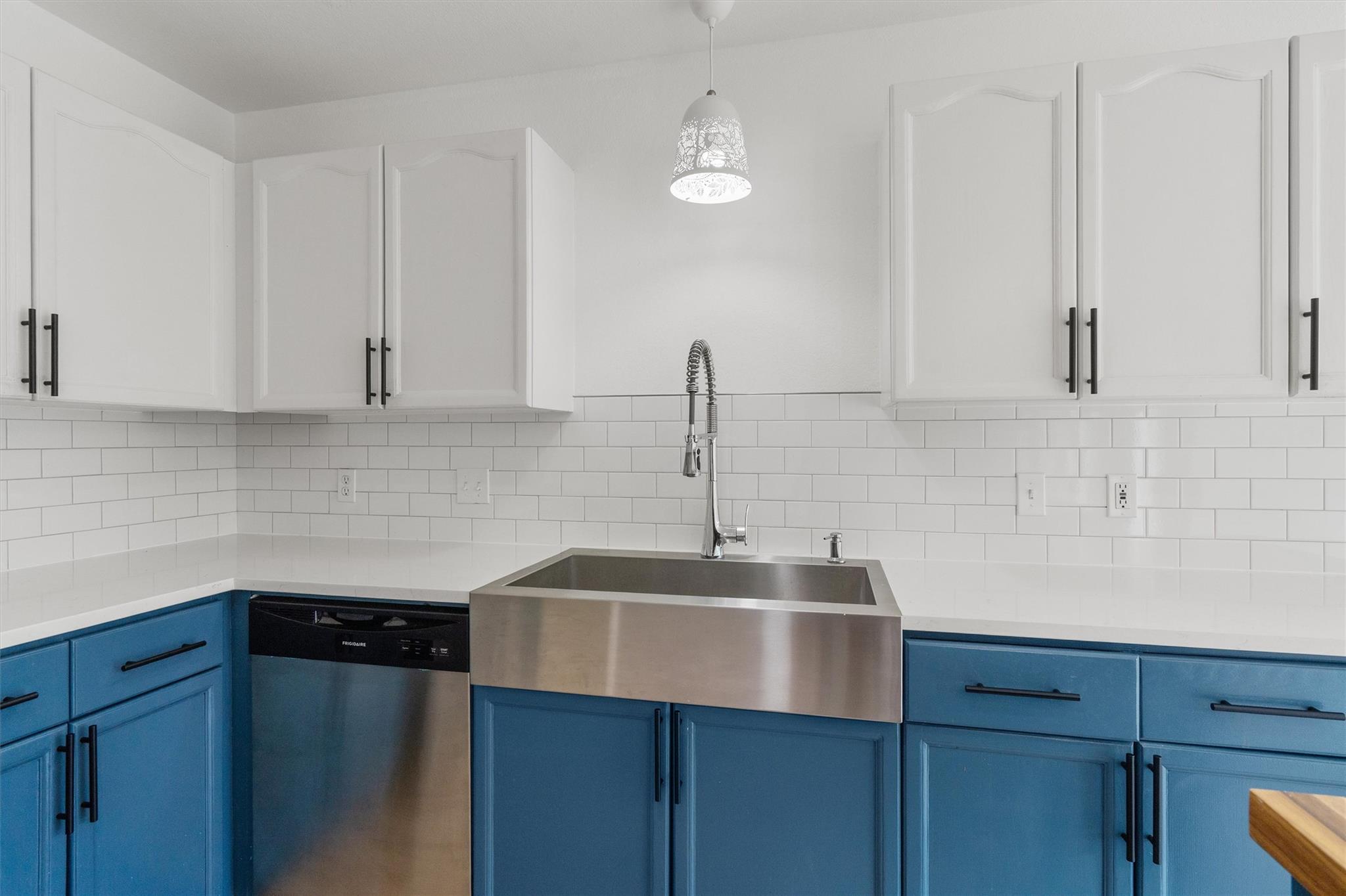 3744 Top Rock LN — photo 3