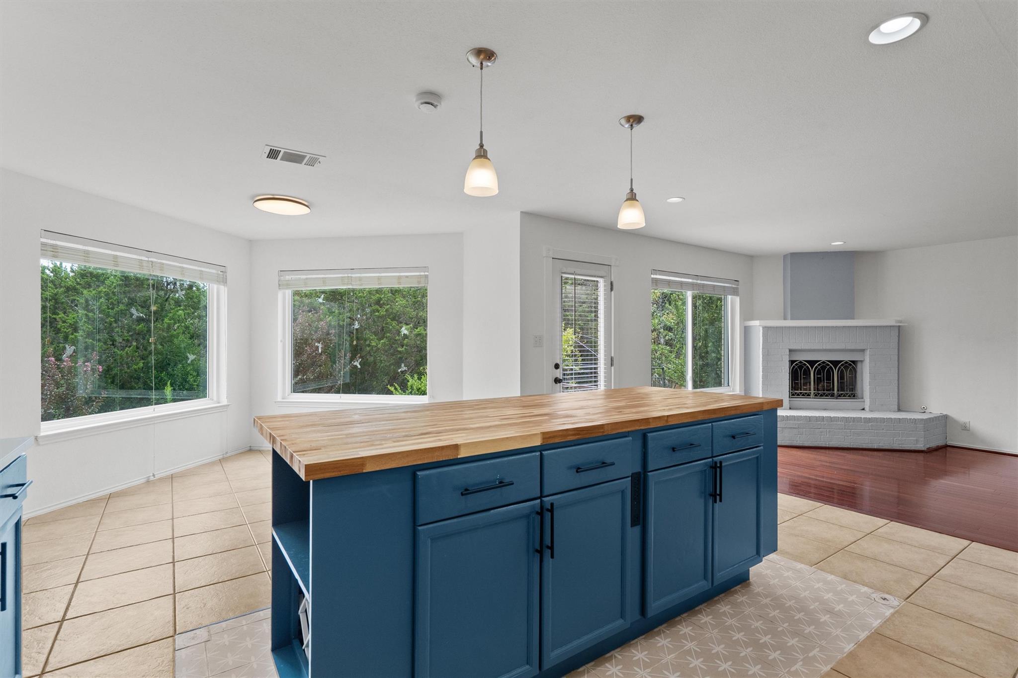 3744 Top Rock LN — photo 4