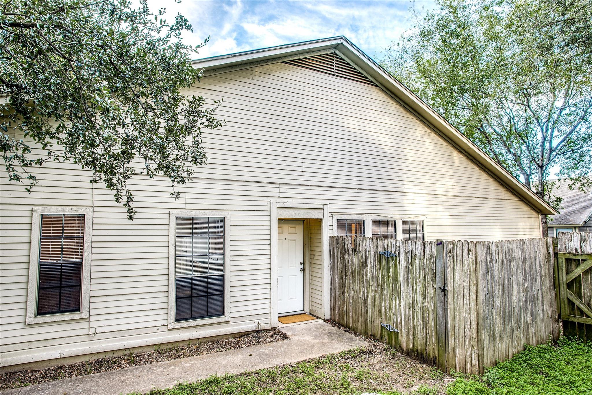 8811 Clearbrook TRL — photo 3