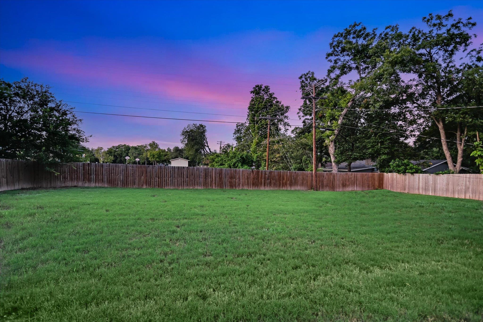 1006 Hollybluff ST — photo 4