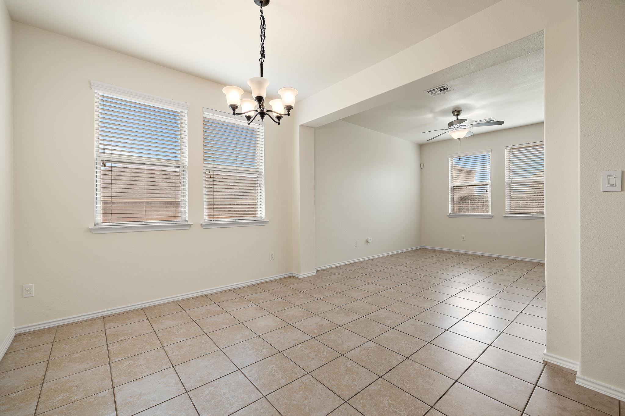 713 Carillion DR — photo 5