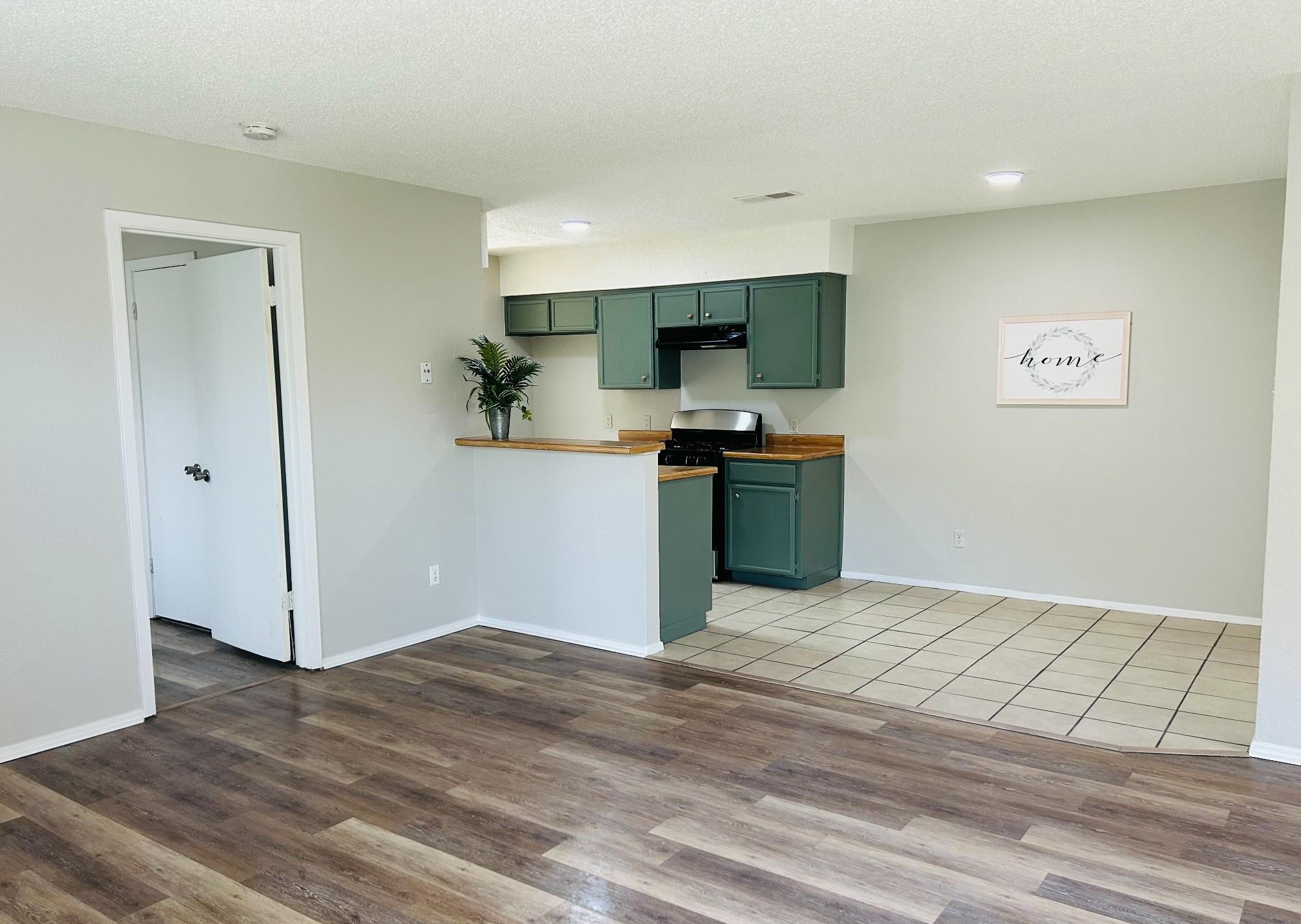 16001 Stoneham CIR — photo 3