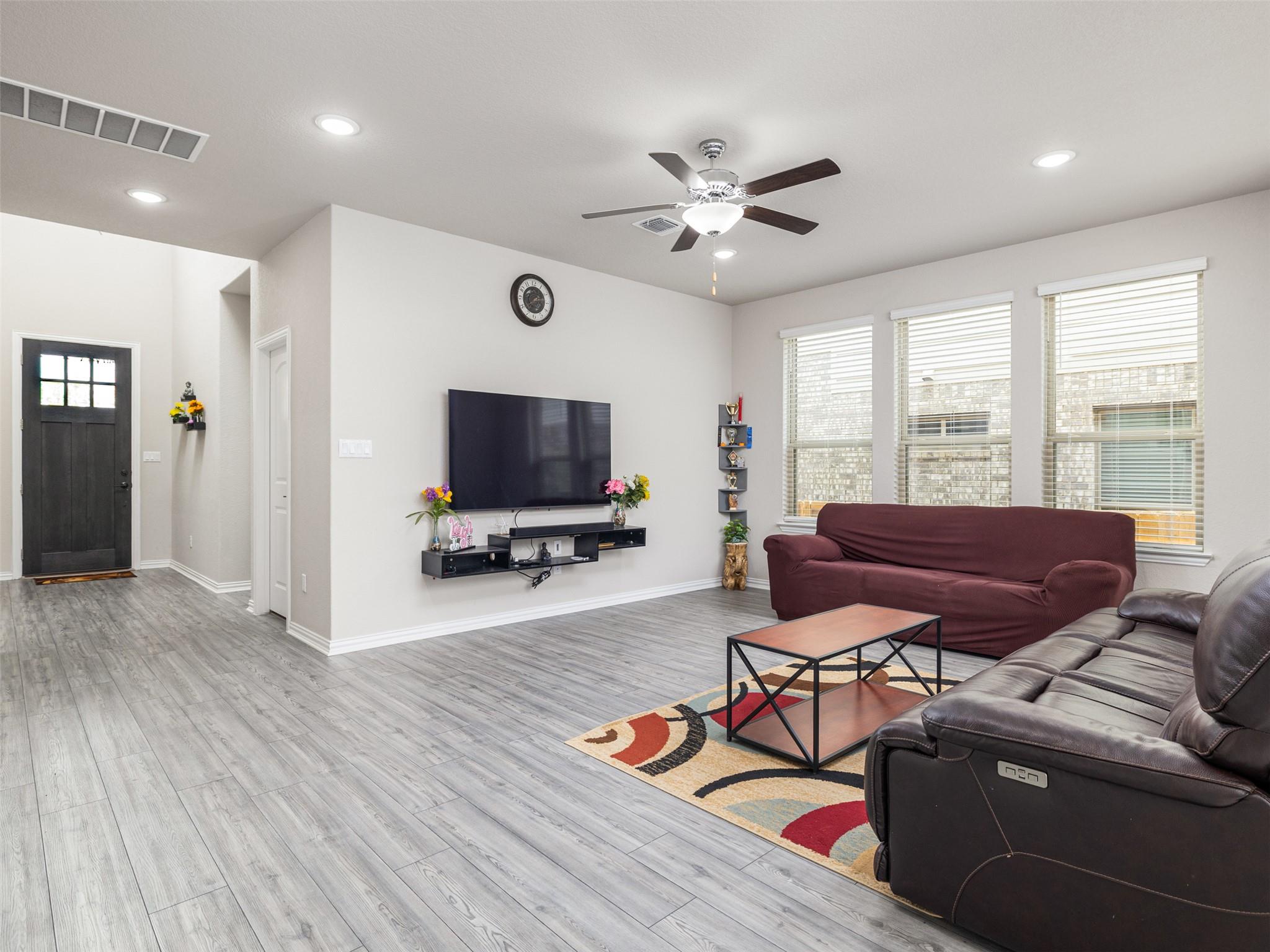 1509 Blue Creek LN — photo 4