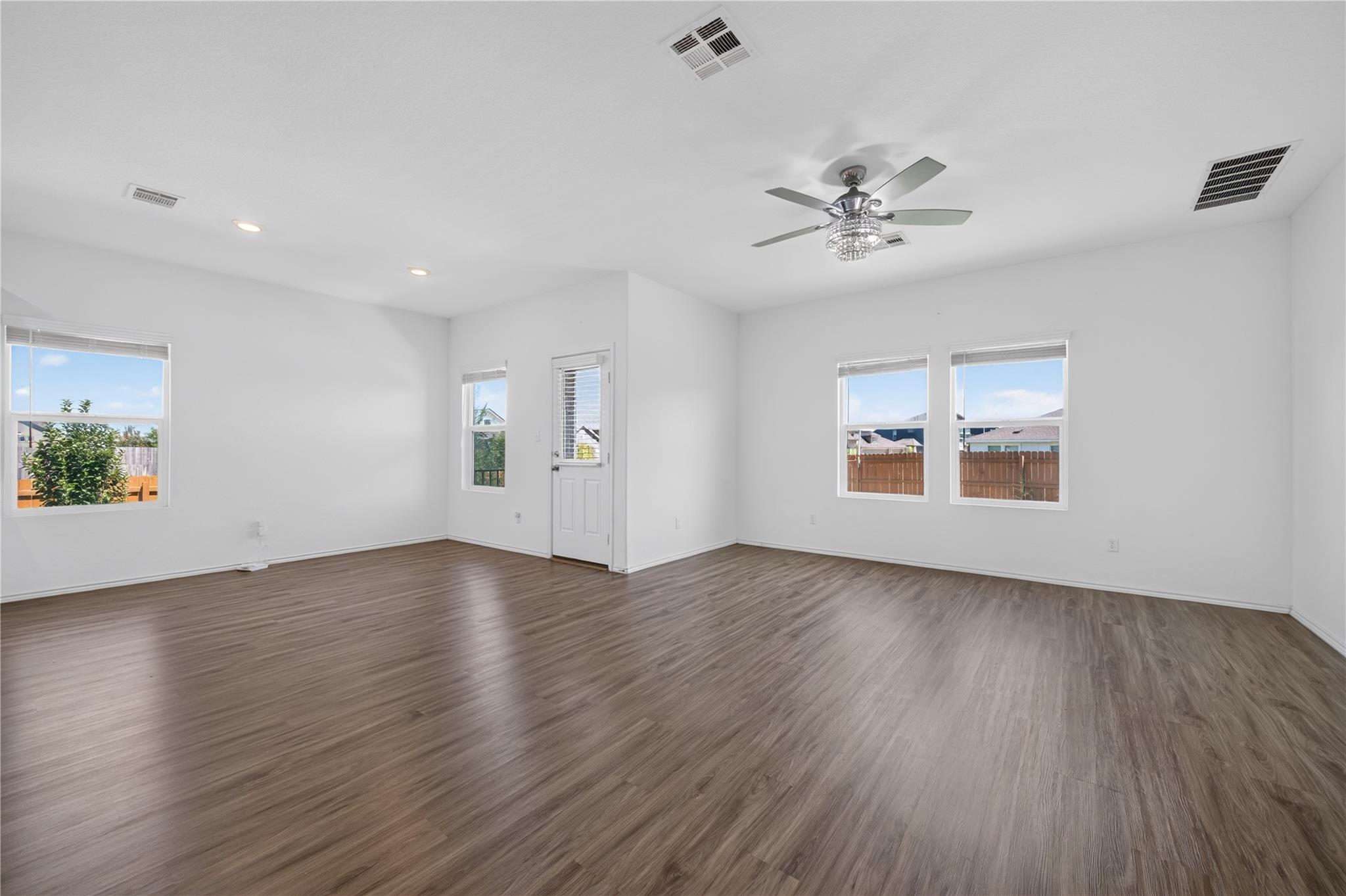 1600 Cobblecrest LN — photo 3