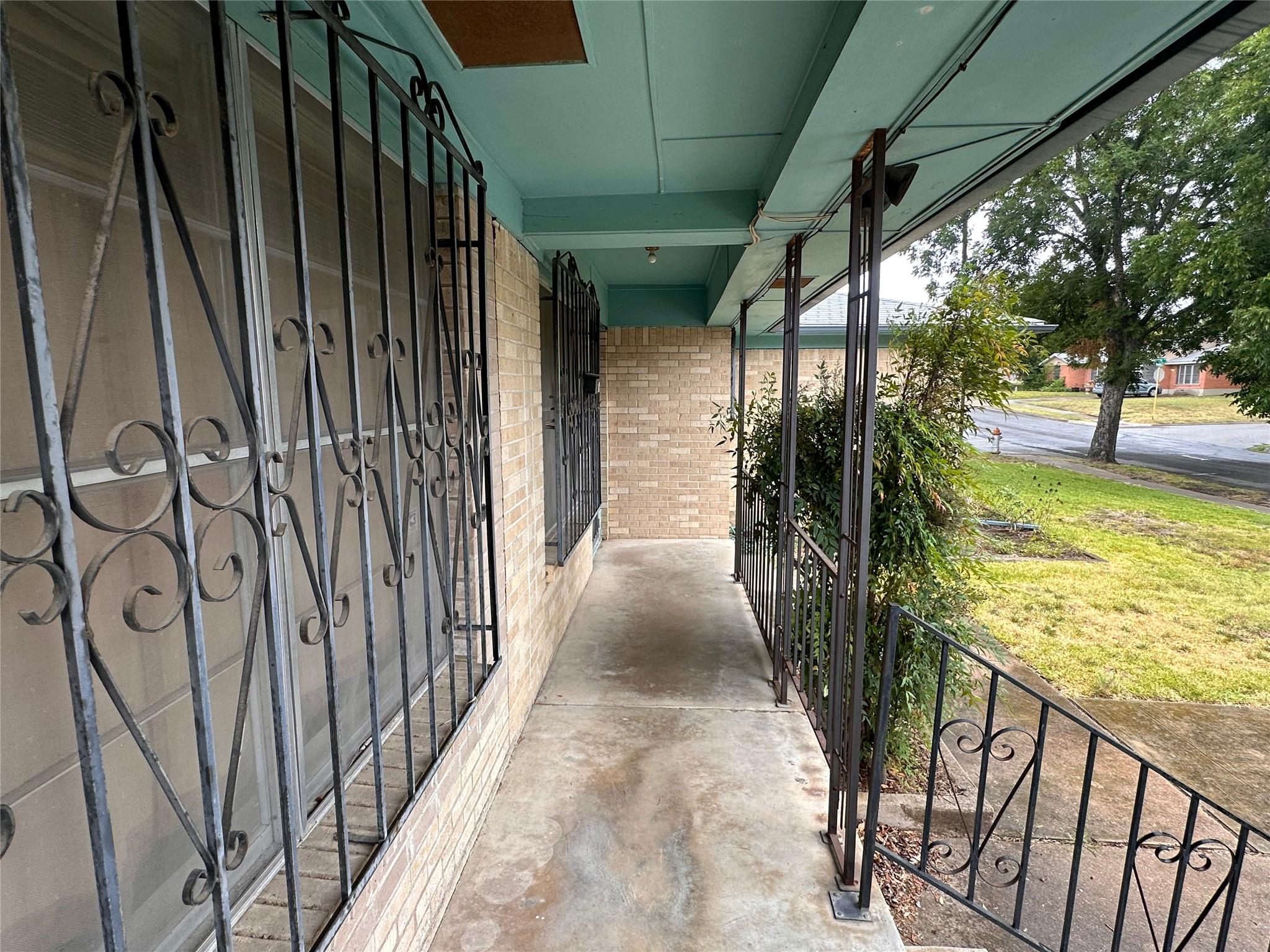 1110 Searcy DR — photo 4
