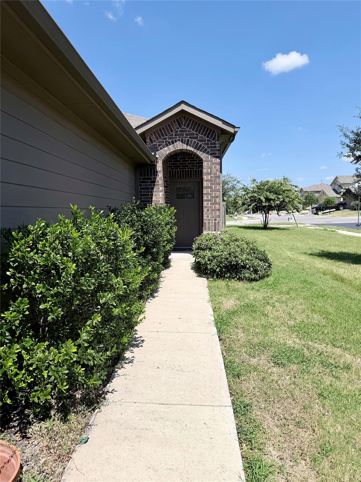 13940 Heywood DR — photo 3