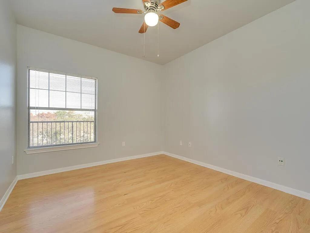 2320 Gracy Farms LN #932 — photo 3